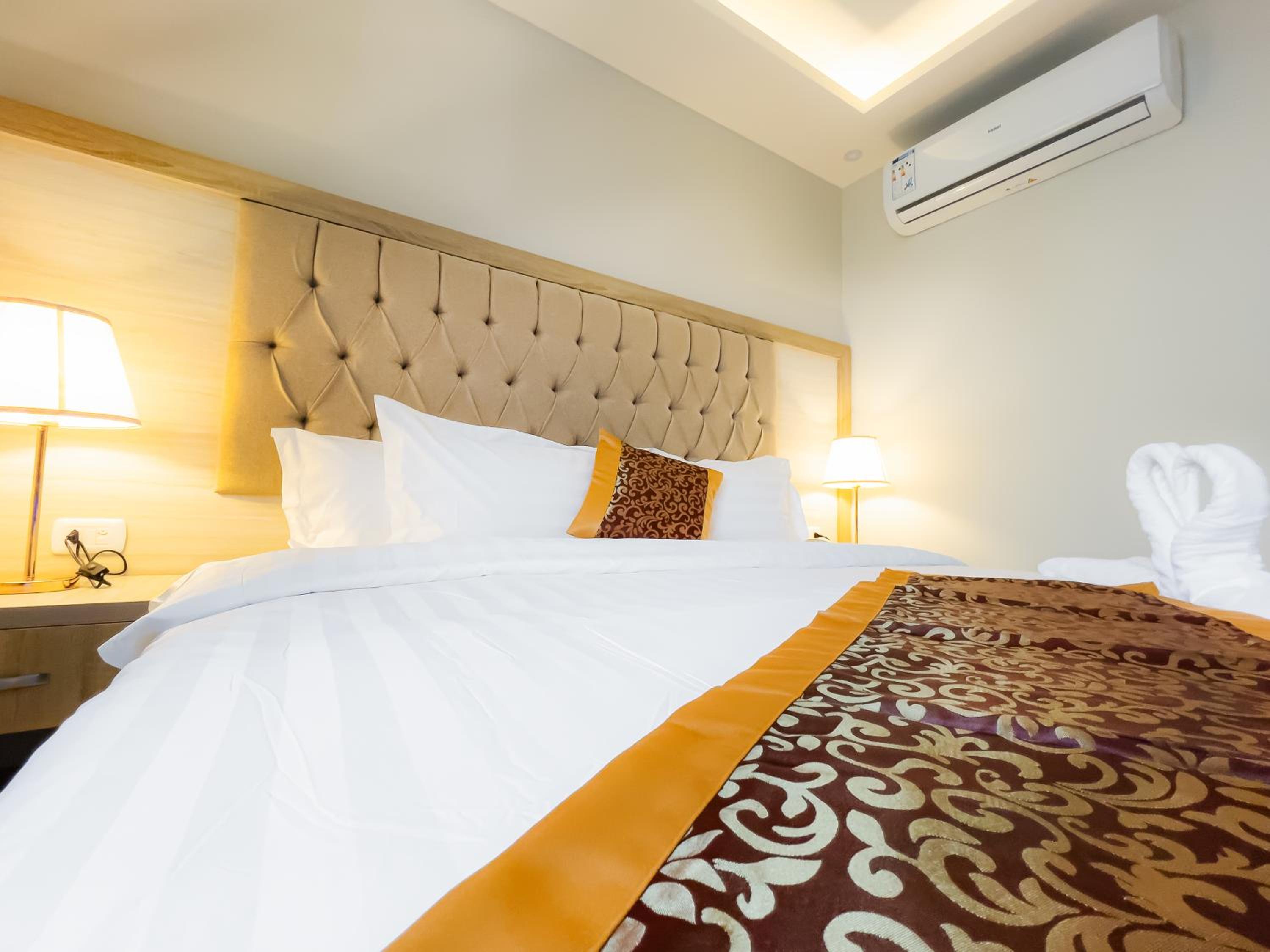 Deluxe Double Room - Photo 11