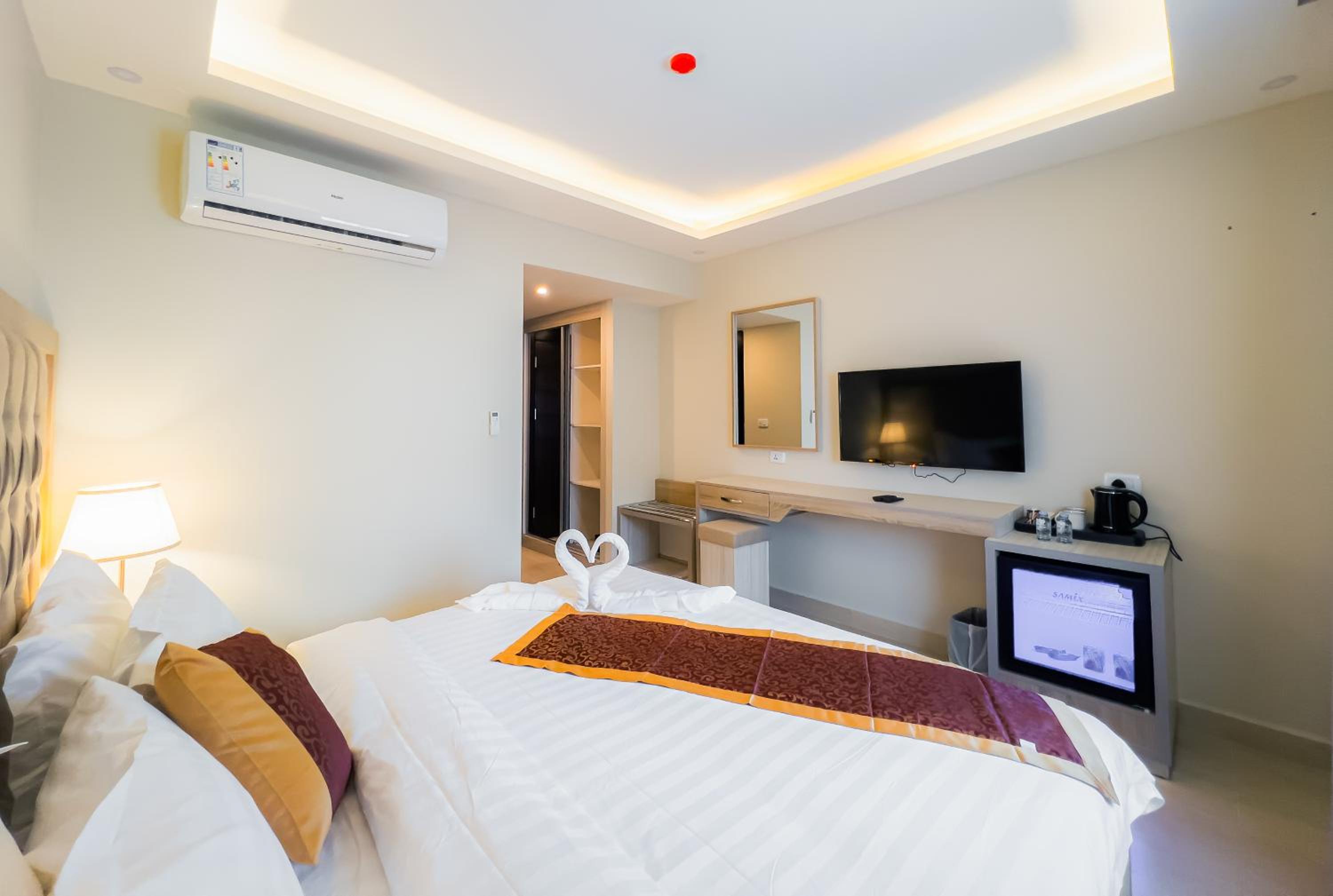 Deluxe Double Room - Photo 10
