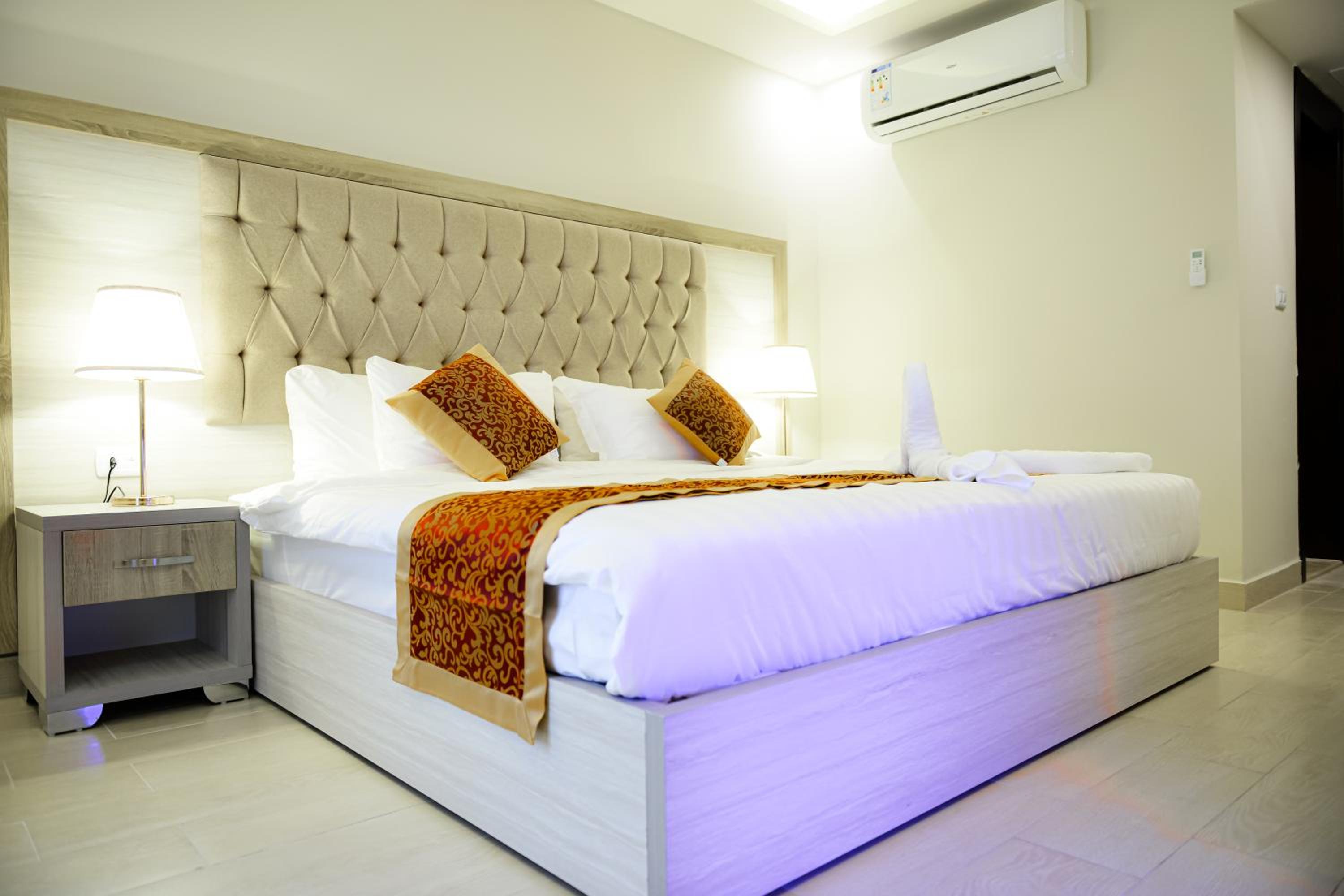 Deluxe Double Room - Photo 26