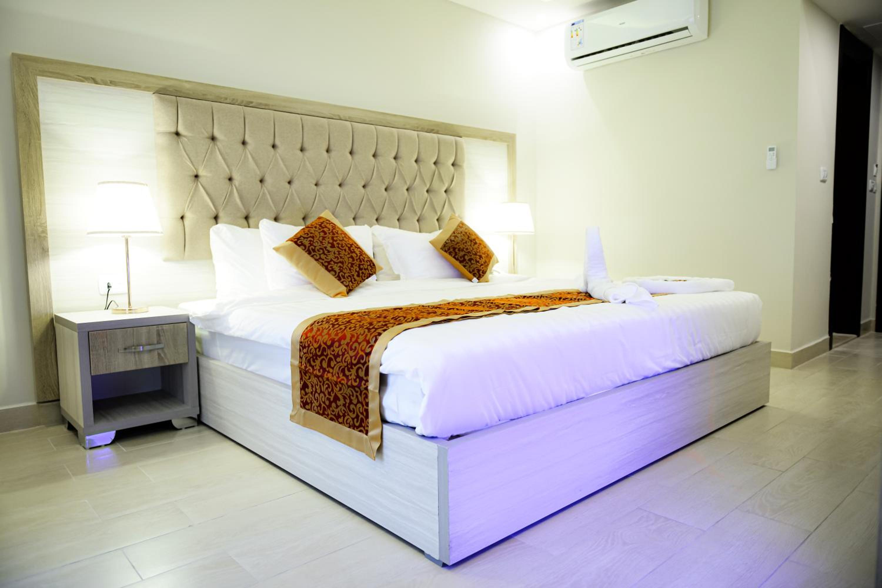 Deluxe Double Room - Photo 21