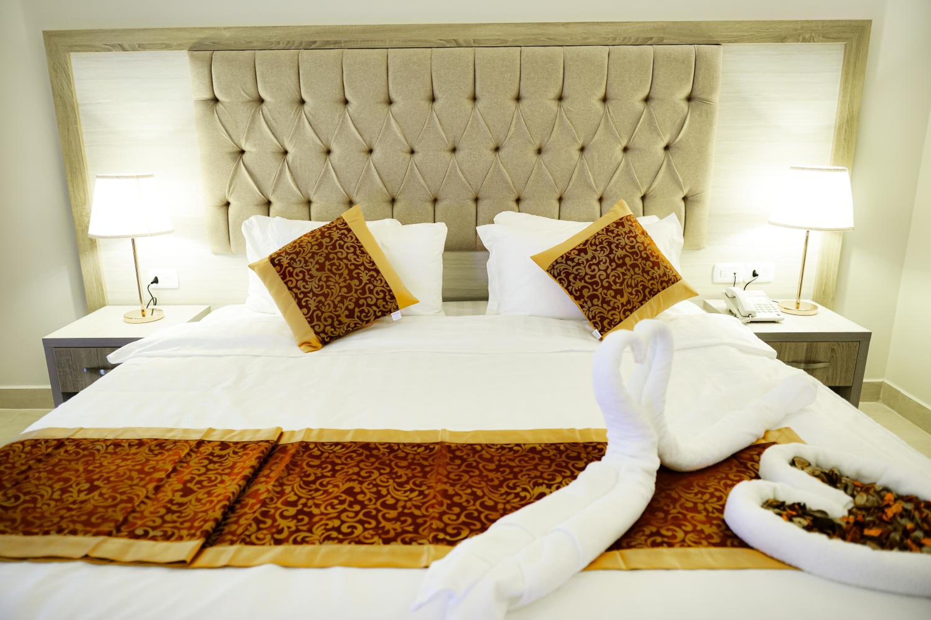 Deluxe Double Room - Photo 19