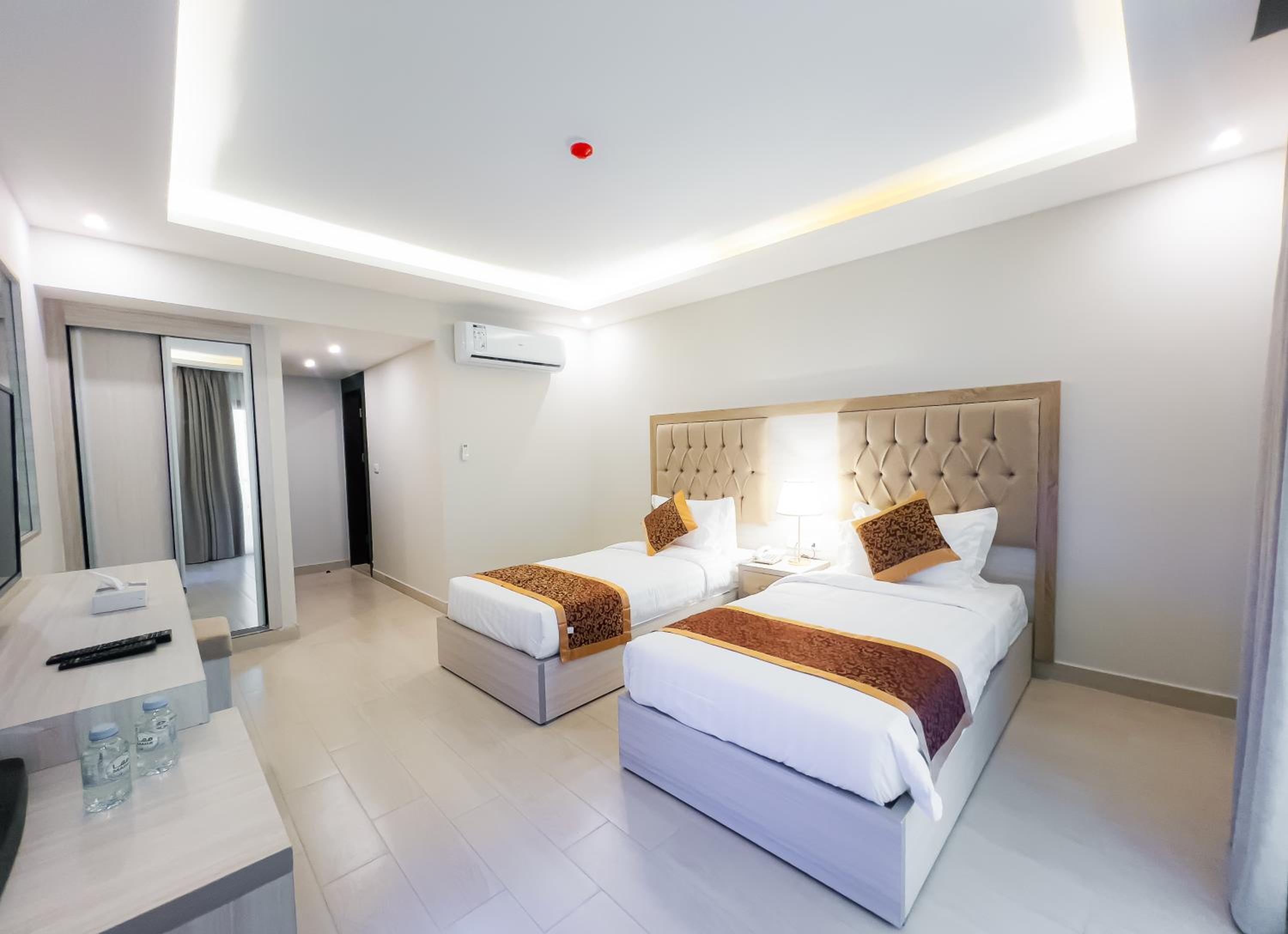 Deluxe Twin Room - Photo 9