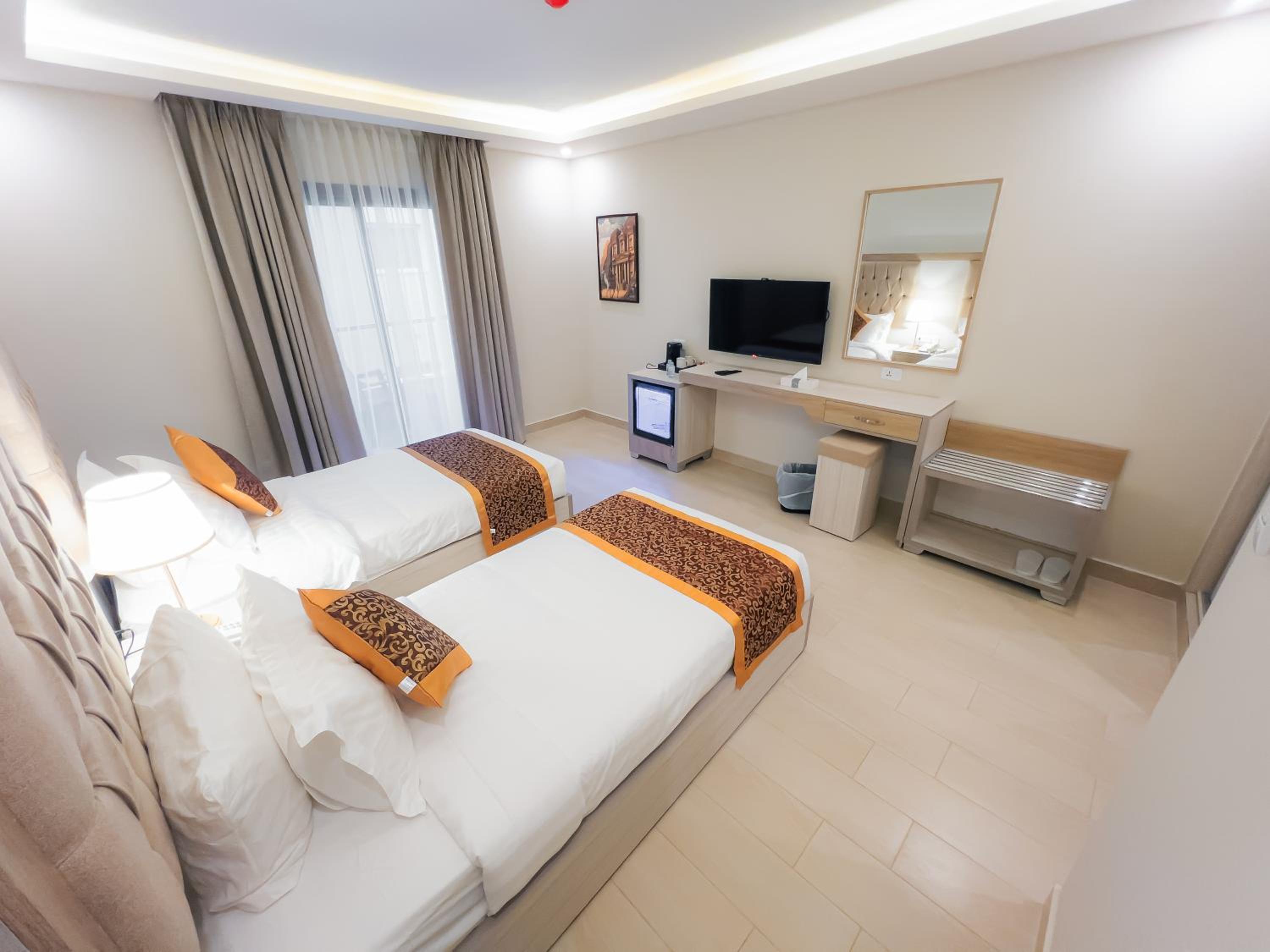 Deluxe Twin Room - Photo 13