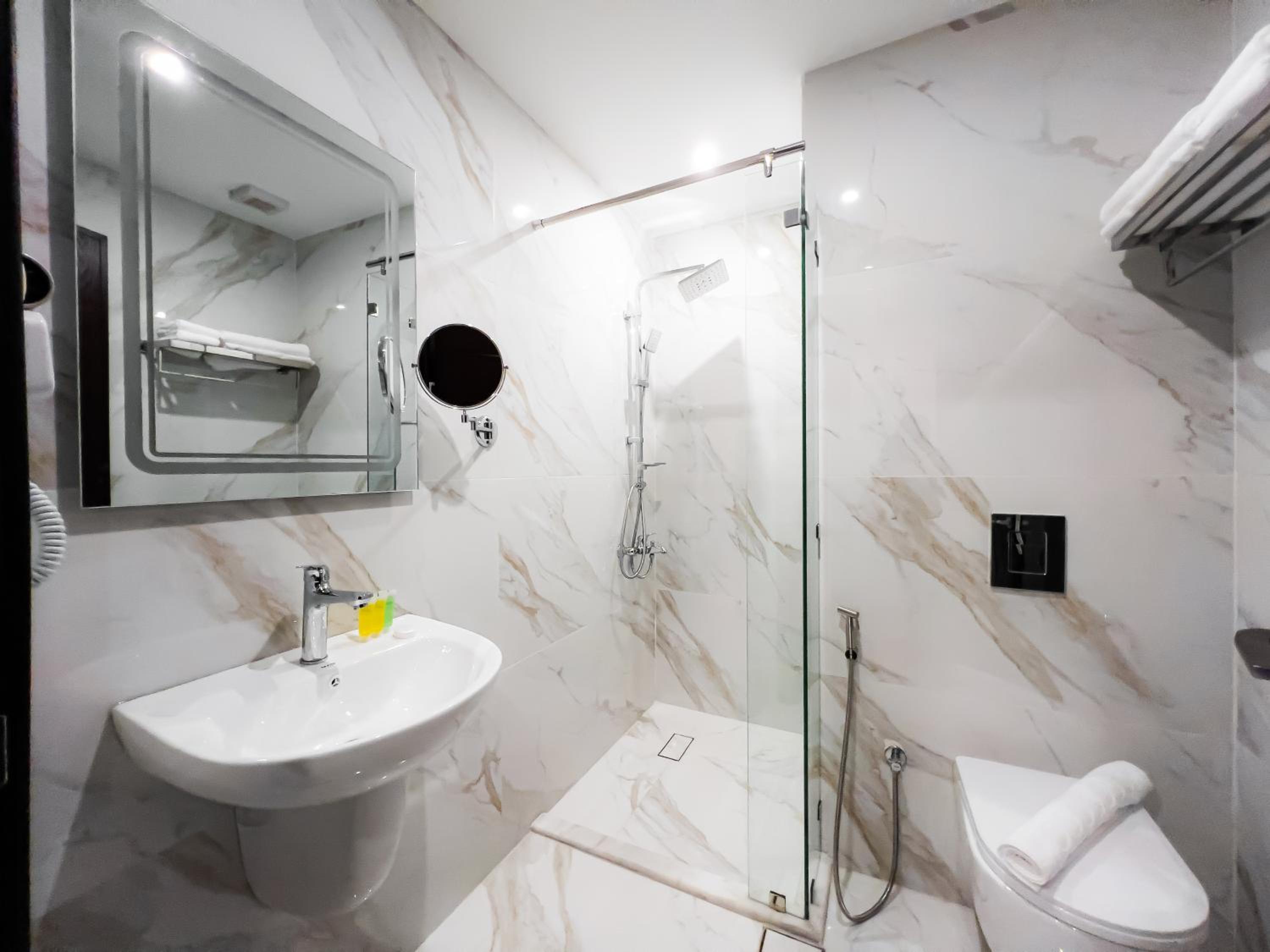 Deluxe Twin Room - Photo 18