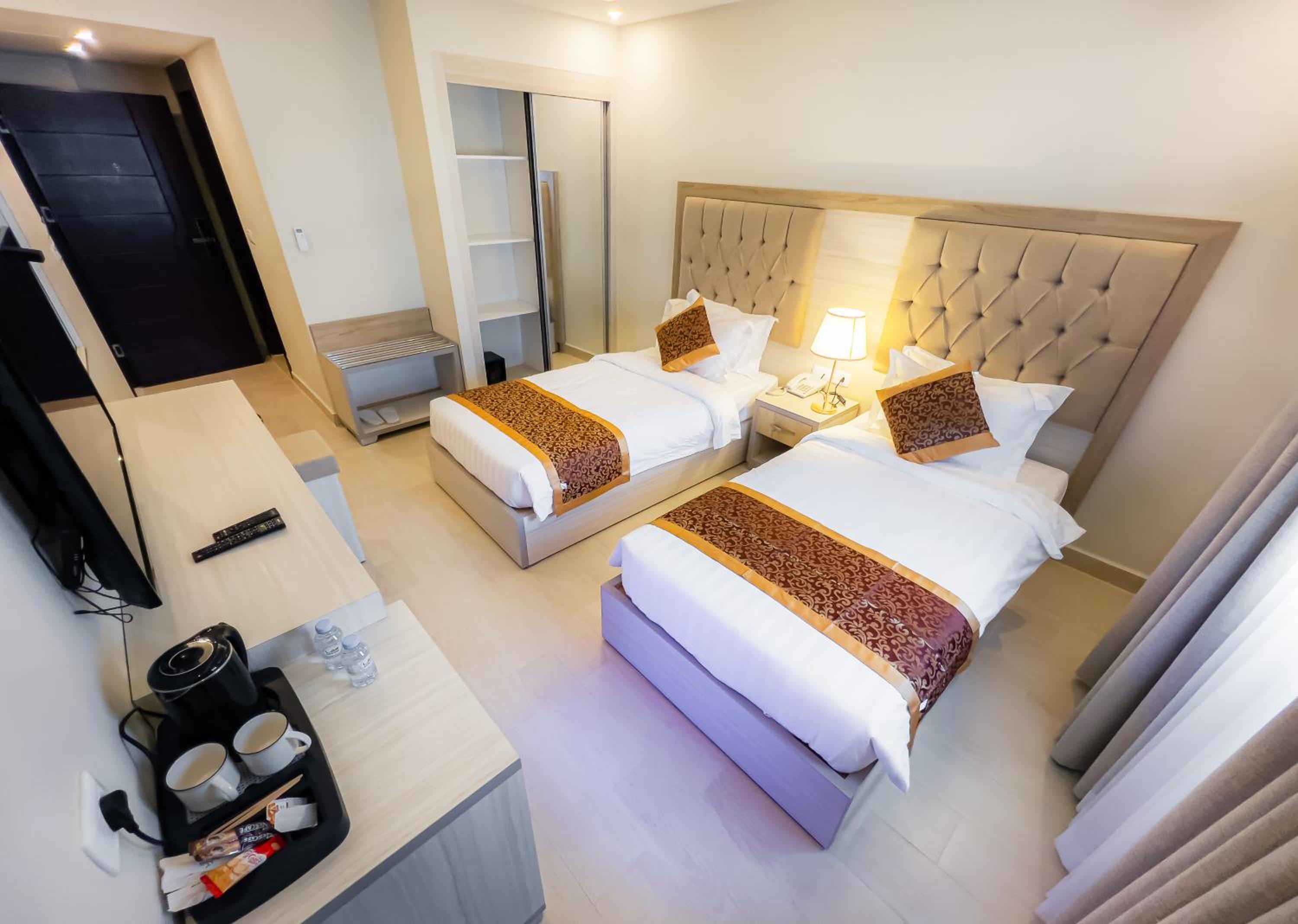 Deluxe Twin Room - Photo 21