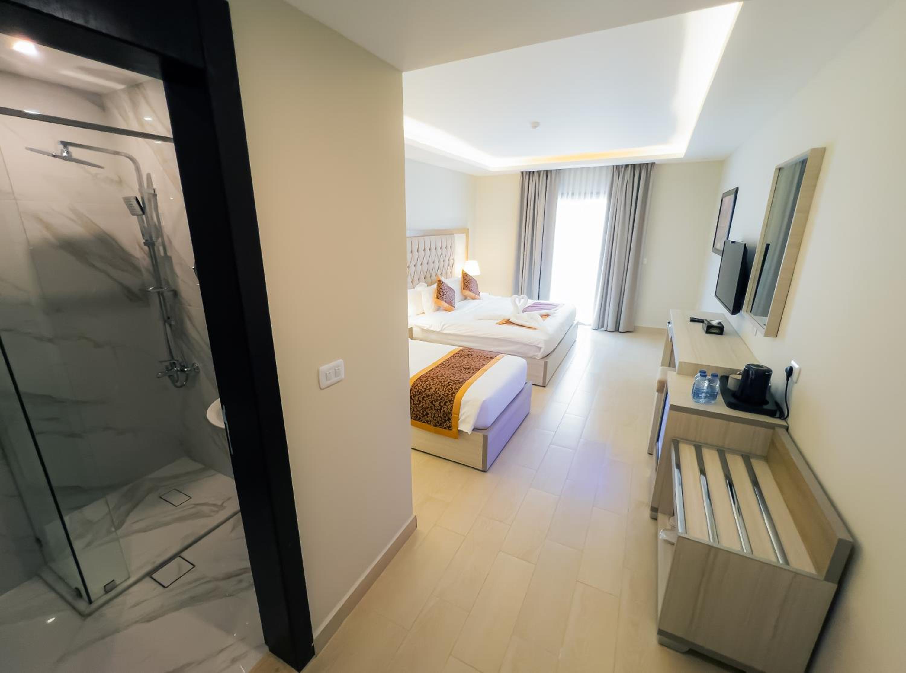 Deluxe Triple Room - Photo 27