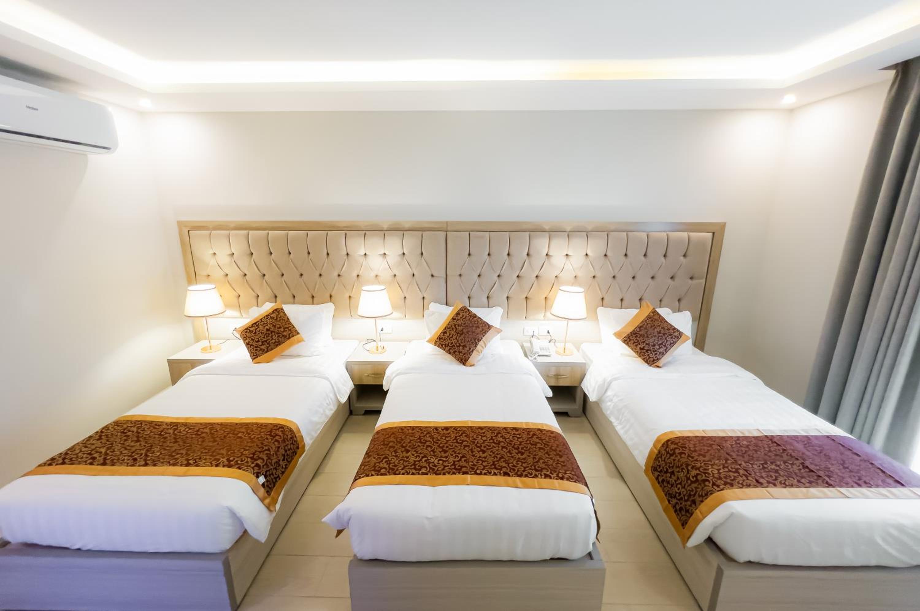 Deluxe Triple Room - Photo 35