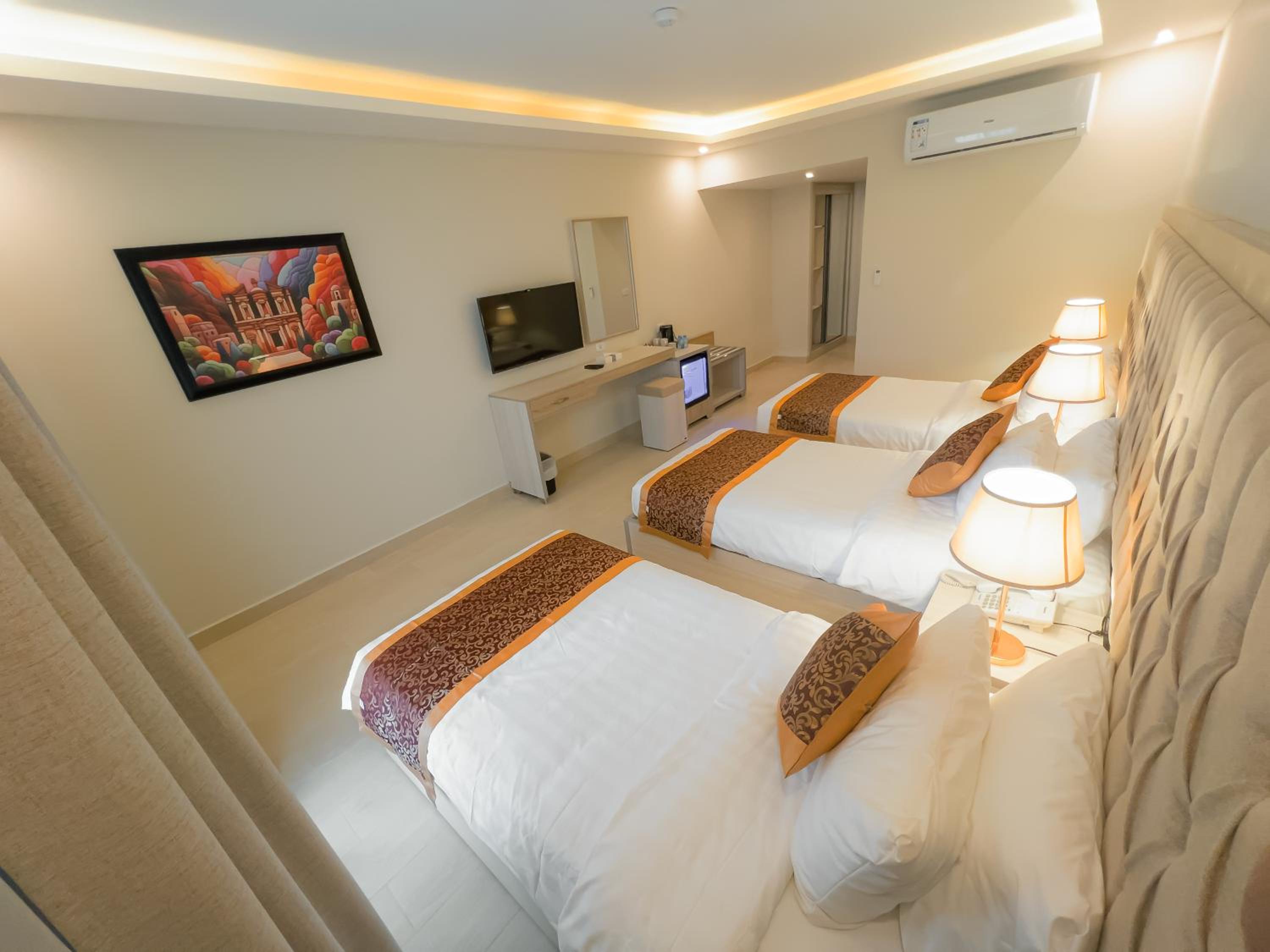 Deluxe Triple Room - Photo 5