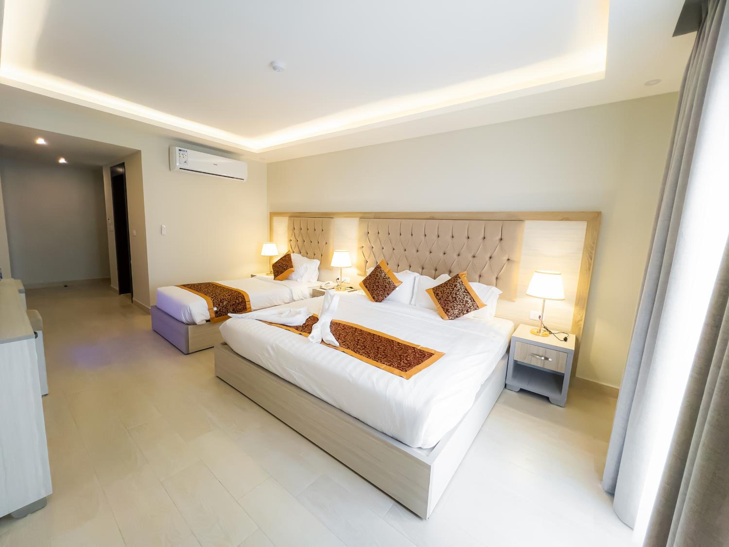 Deluxe Triple Room - Photo 8