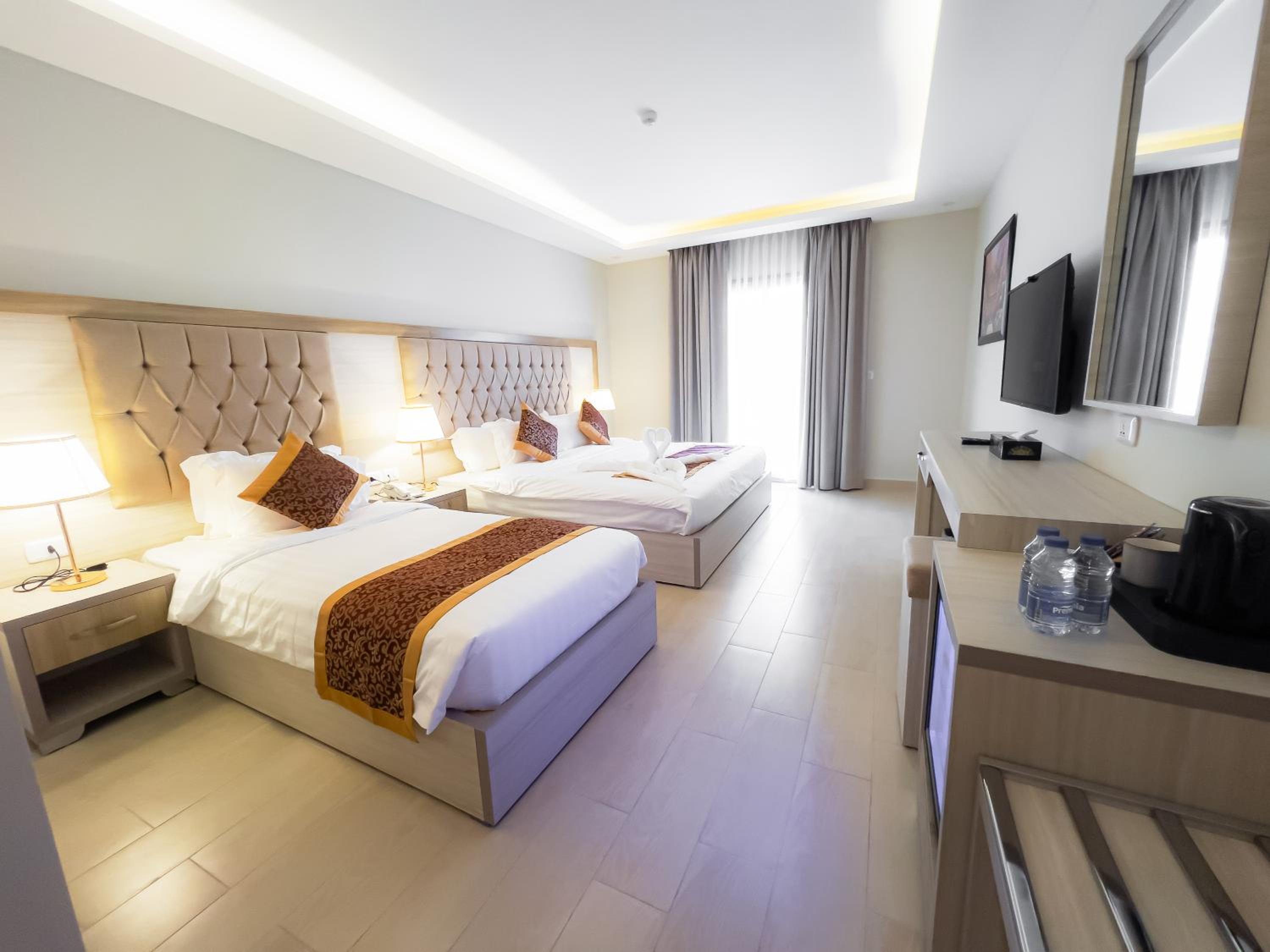 Deluxe Triple Room - Photo 10