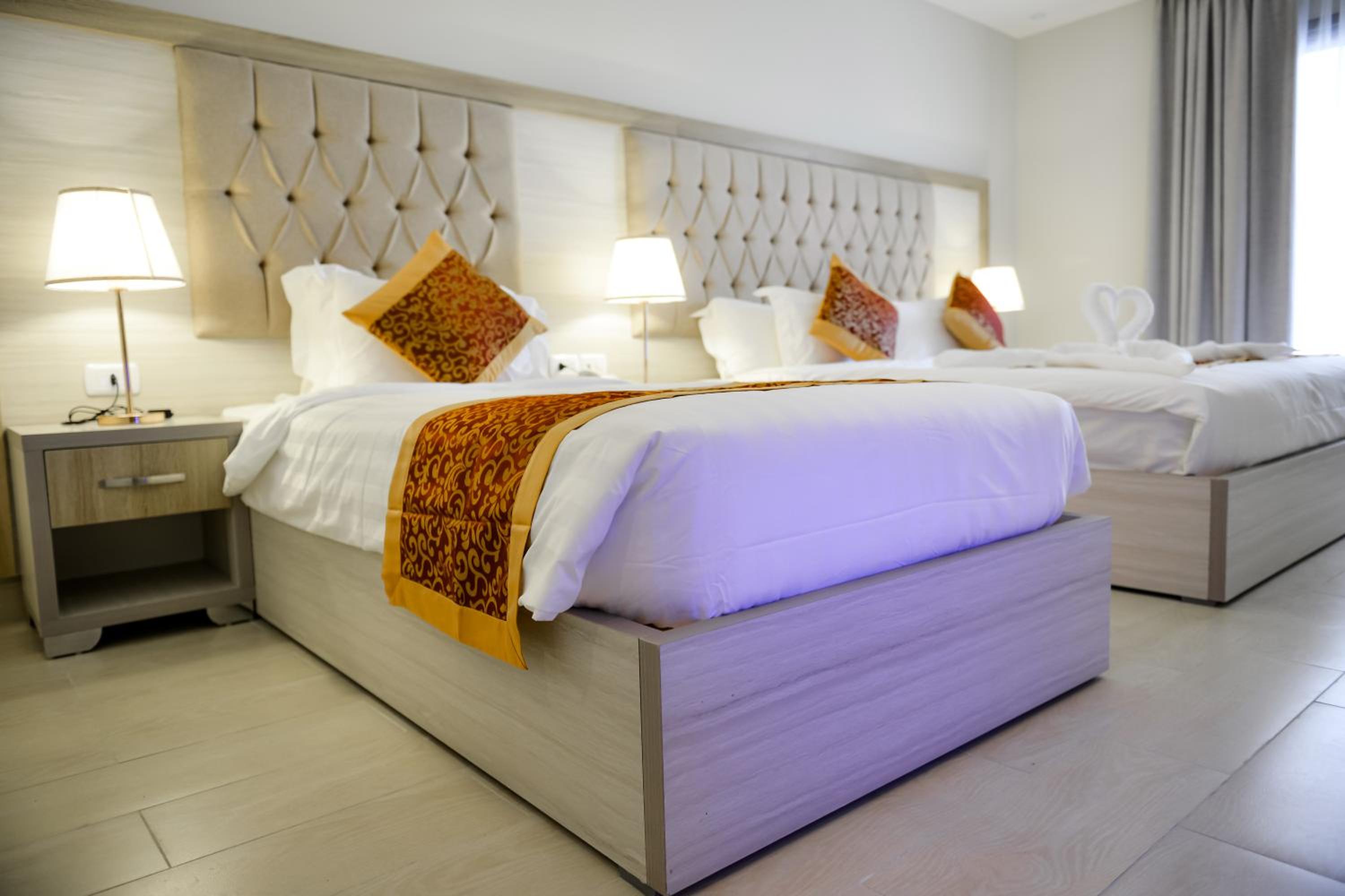 Deluxe Triple Room - Photo 11