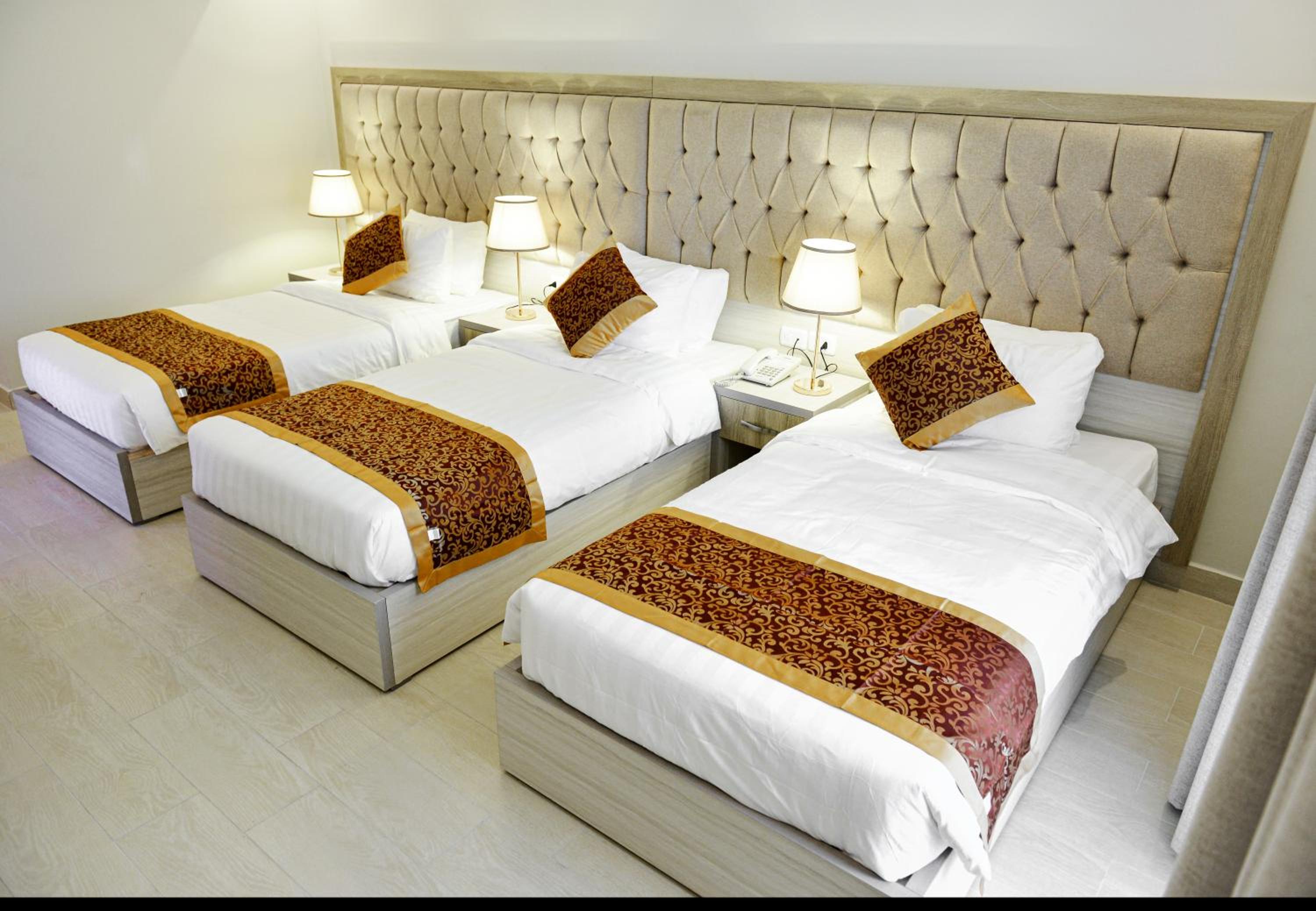 Deluxe Triple Room - Photo 19