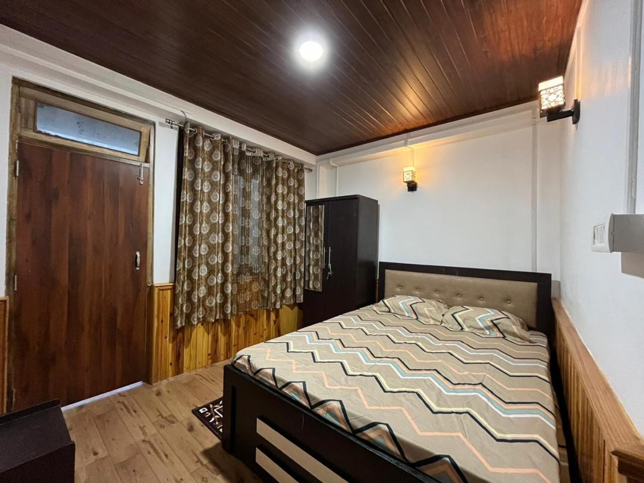 Double Room With Balcony (2 Adults + 1 Child) photo 1