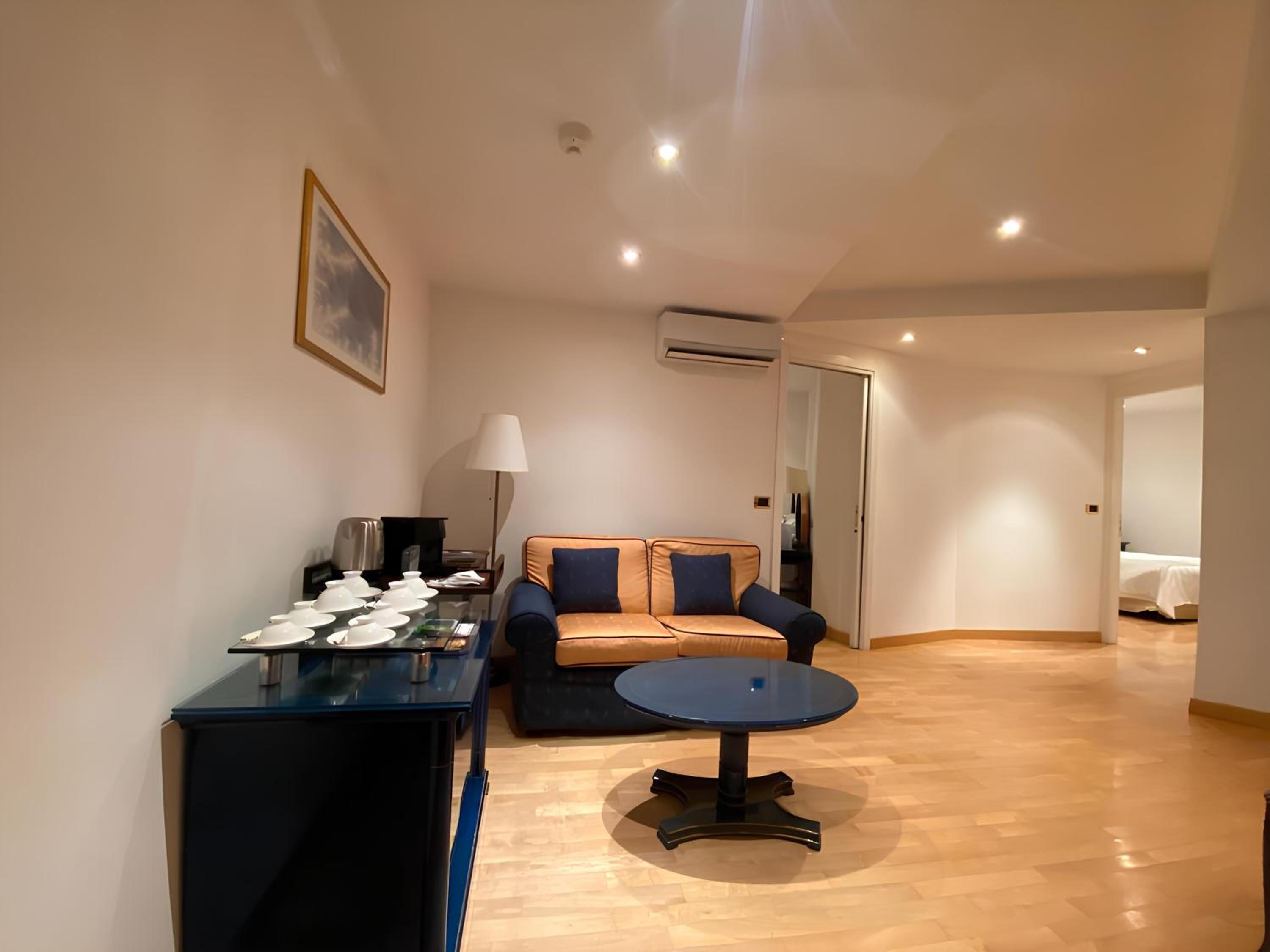 Apartment Suite photo 3