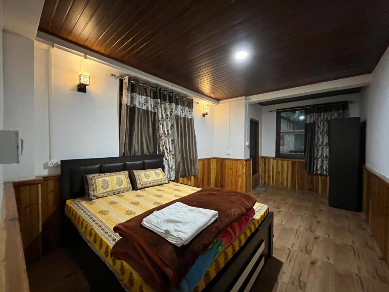 Deluxe King Room photo 1