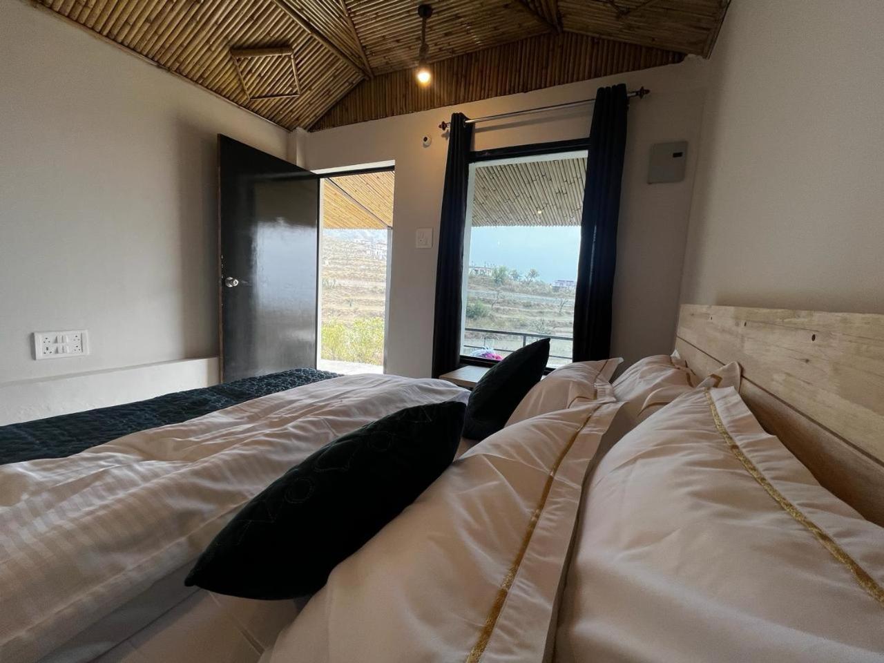 Deluxe Double Room (2 Adults + 1 Child)