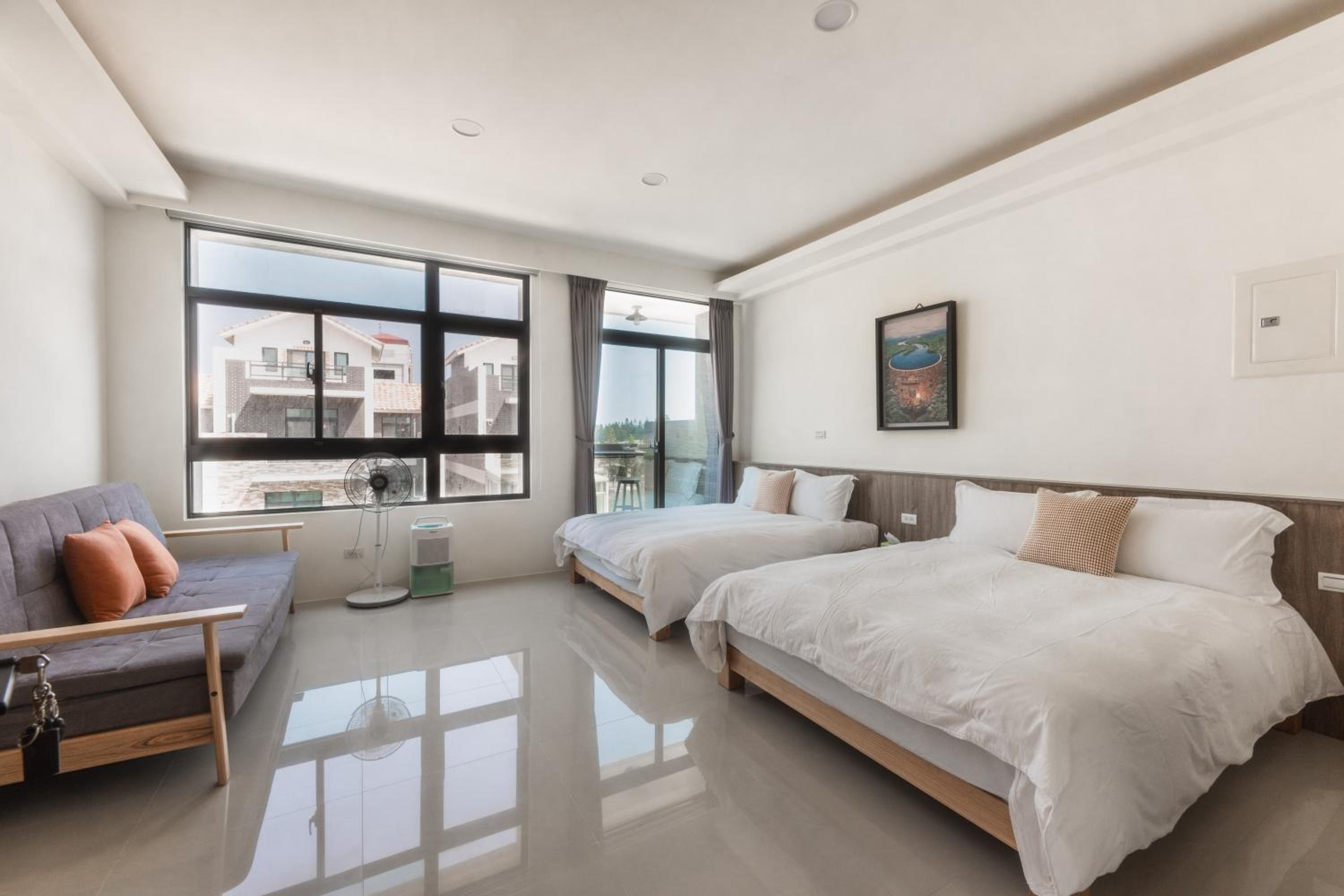 Quadruple Room with Private Bathroom photo 2