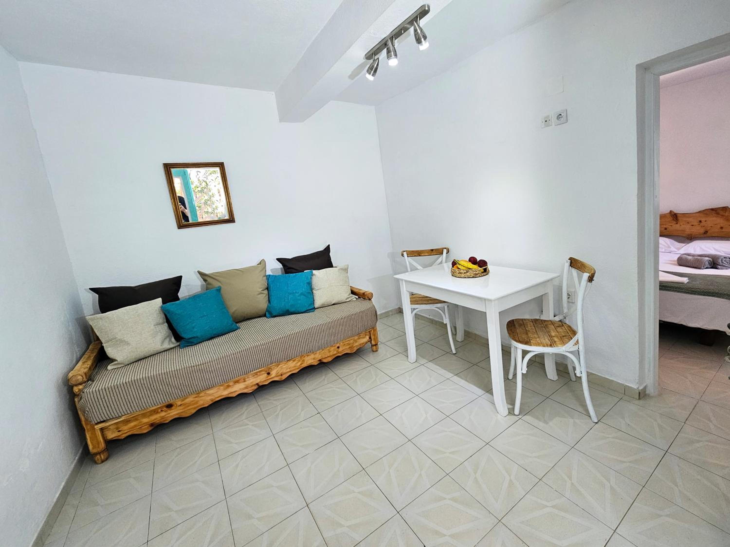 One-Bedroom House photo 1