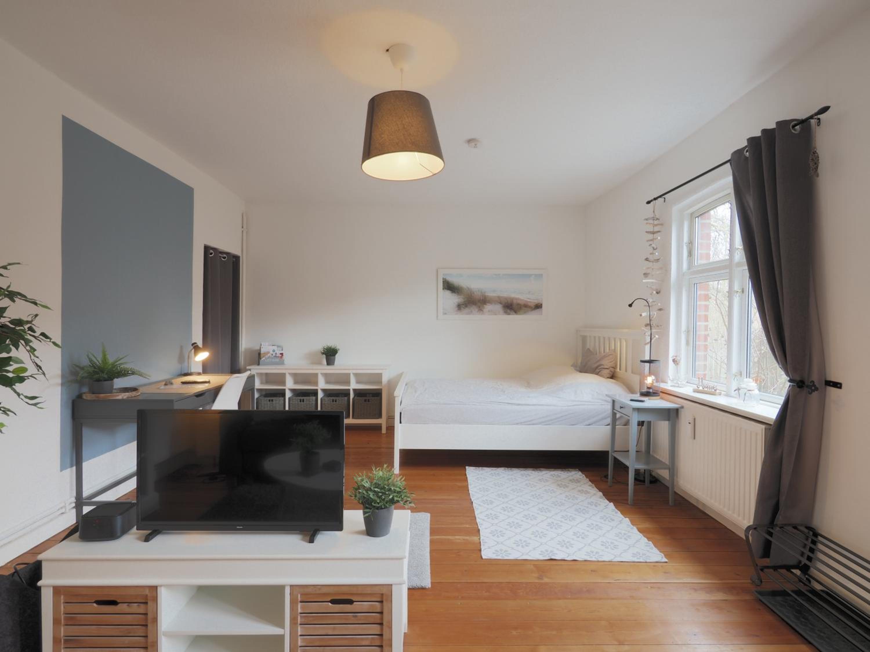 One-Bedroom Apartment photo 1