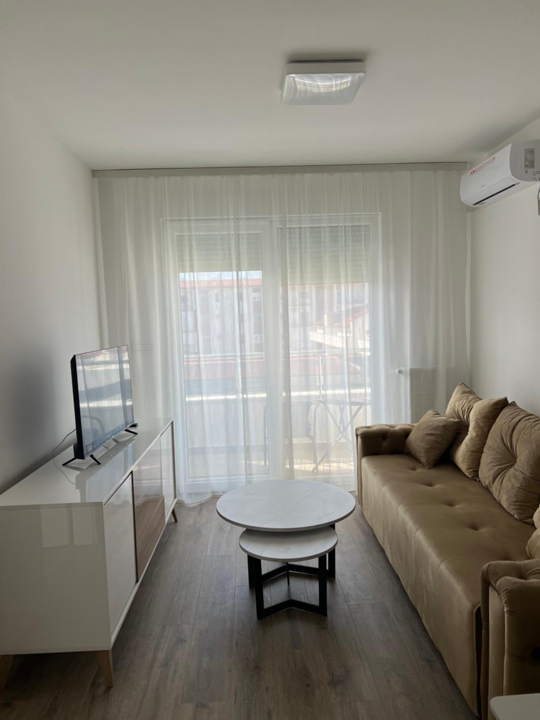 One-Bedroom Apartment photo 1