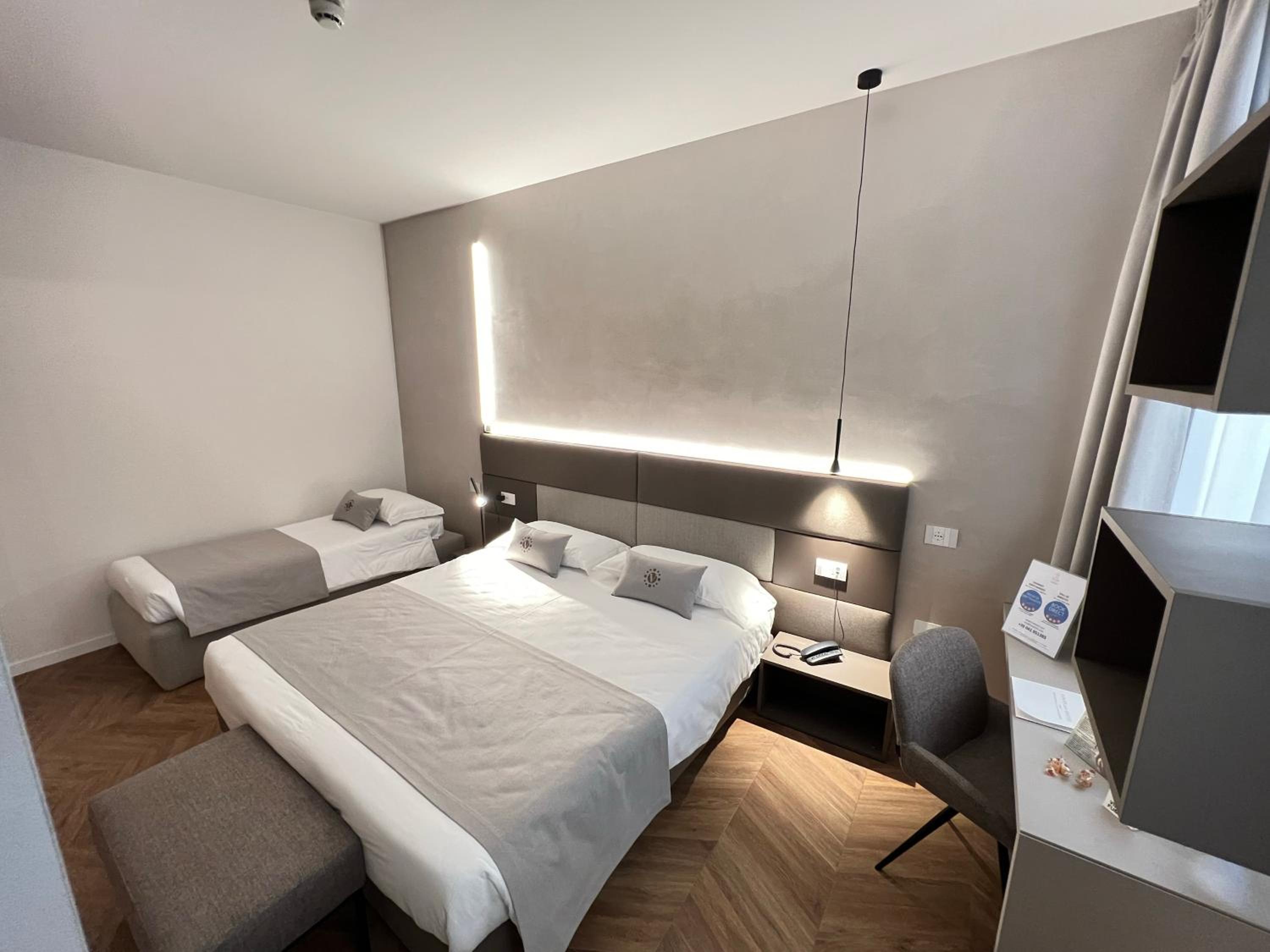 Superior Triple Room - Photo 7
