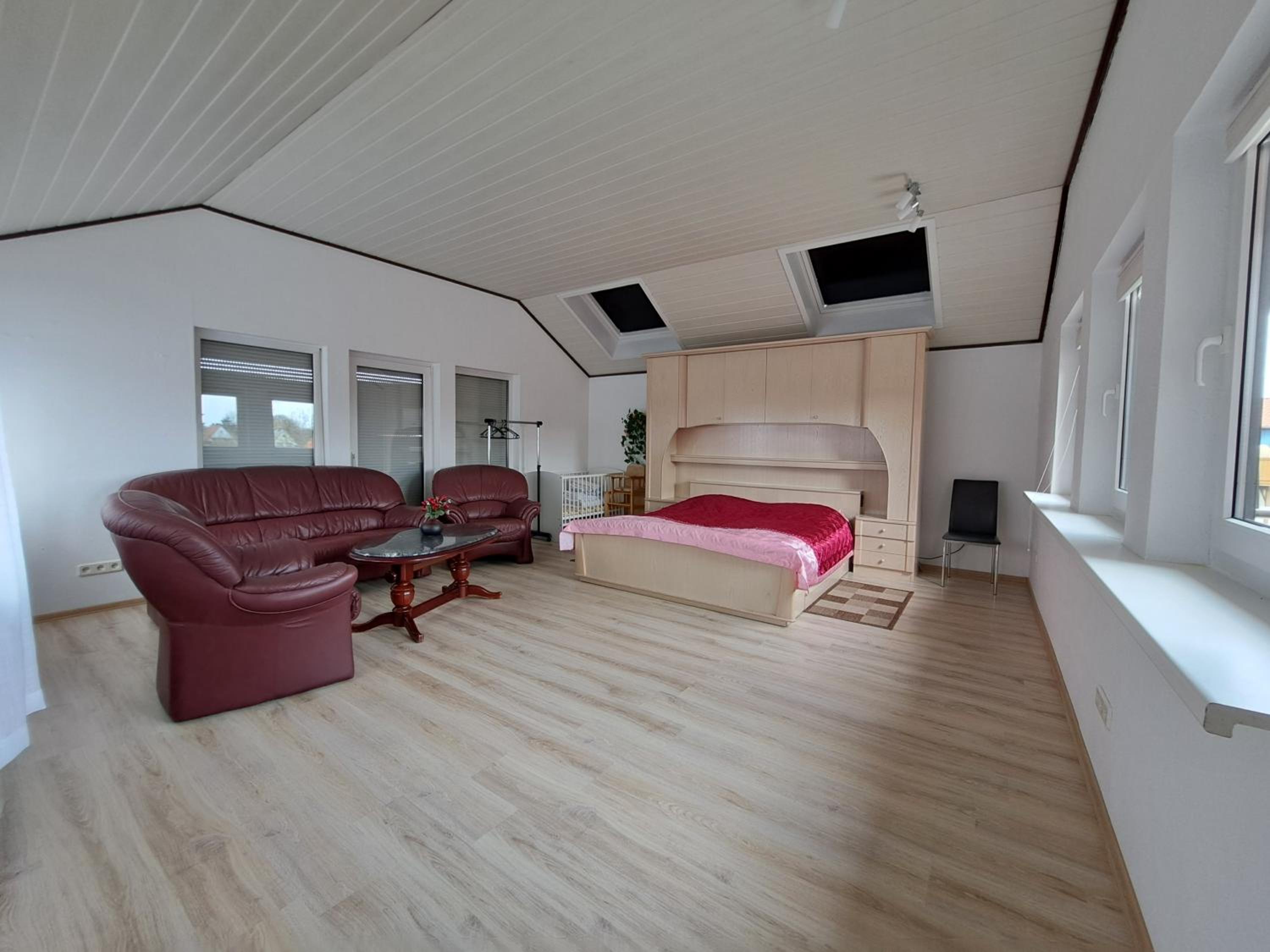 Four-Bedroom Apartment with Balcony photo 2