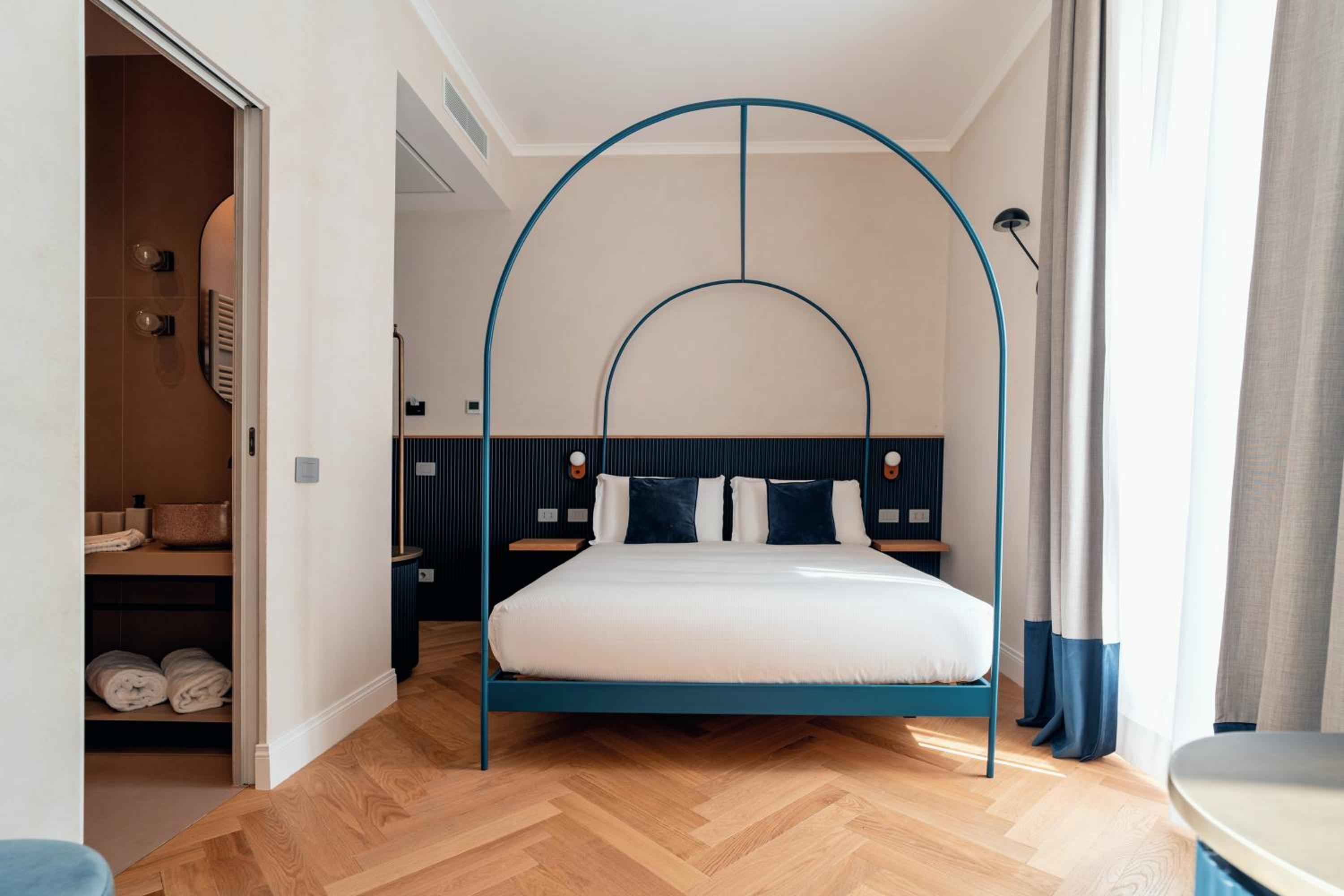 Deluxe Double Room with Balcony photo 1