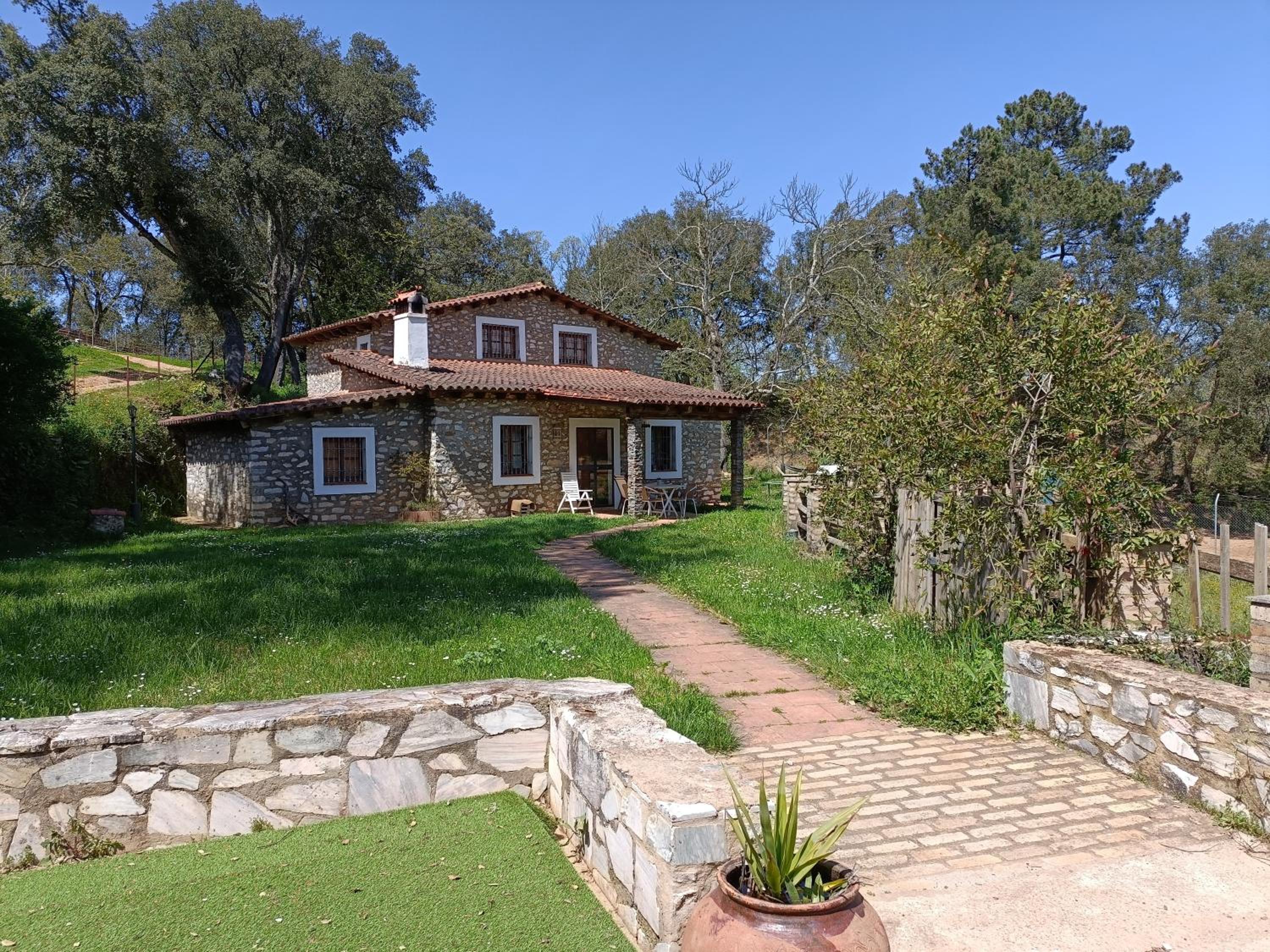 Three-Bedroom House photo 3