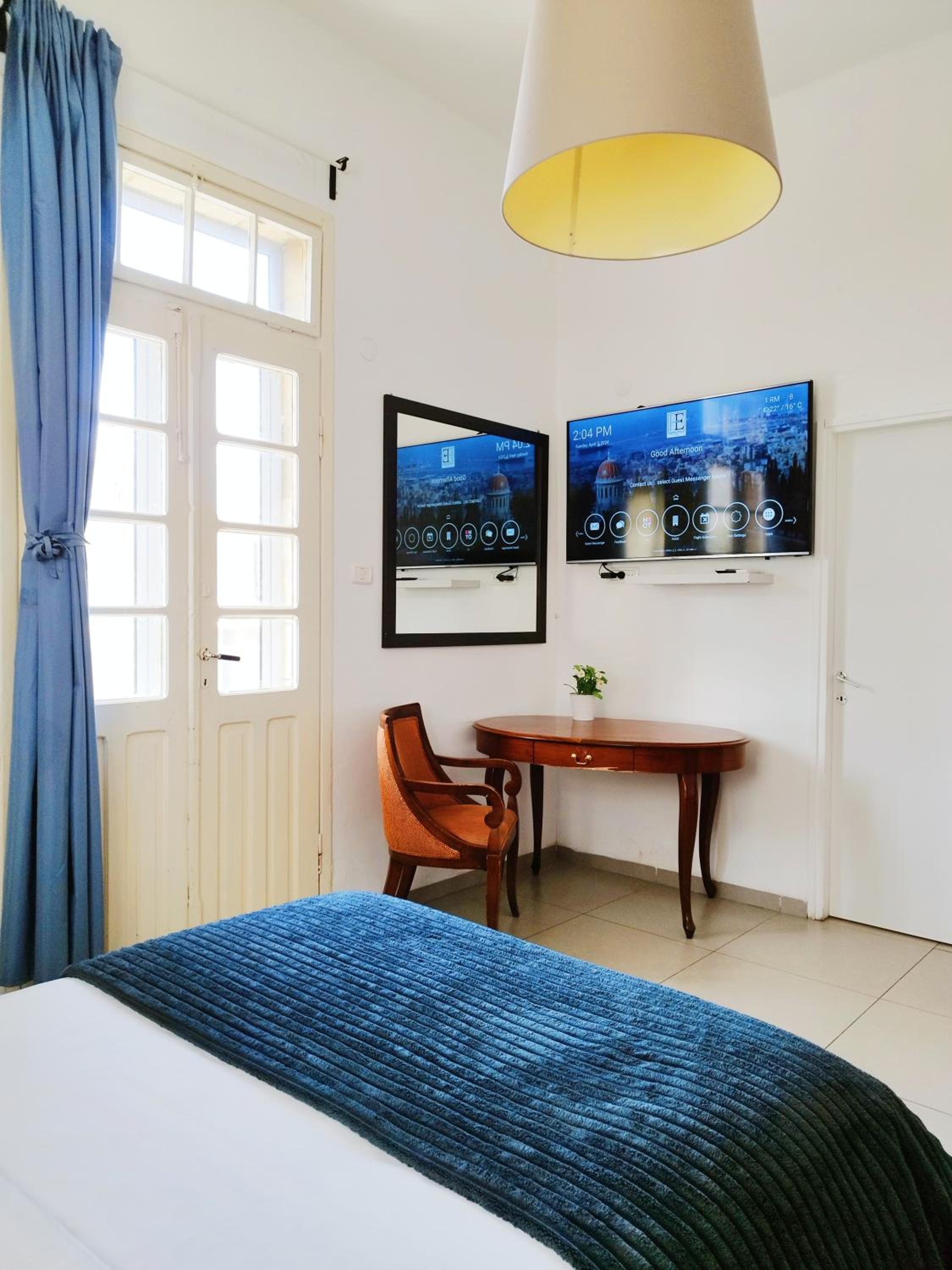 Superior Double Room with Balcony and City View - Photo 4