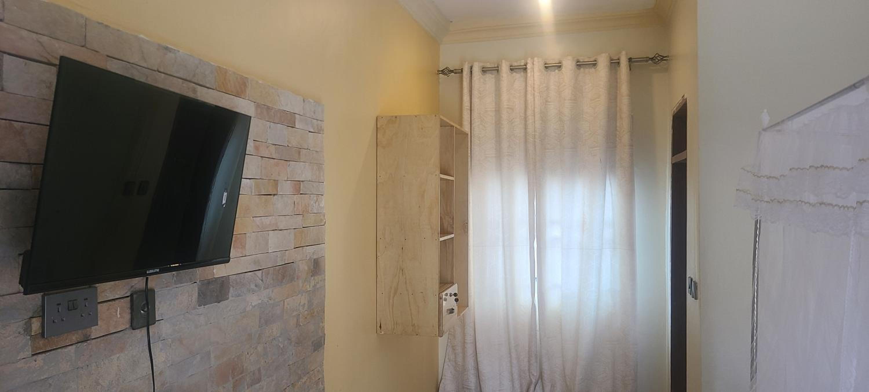 Queen Room photo 2