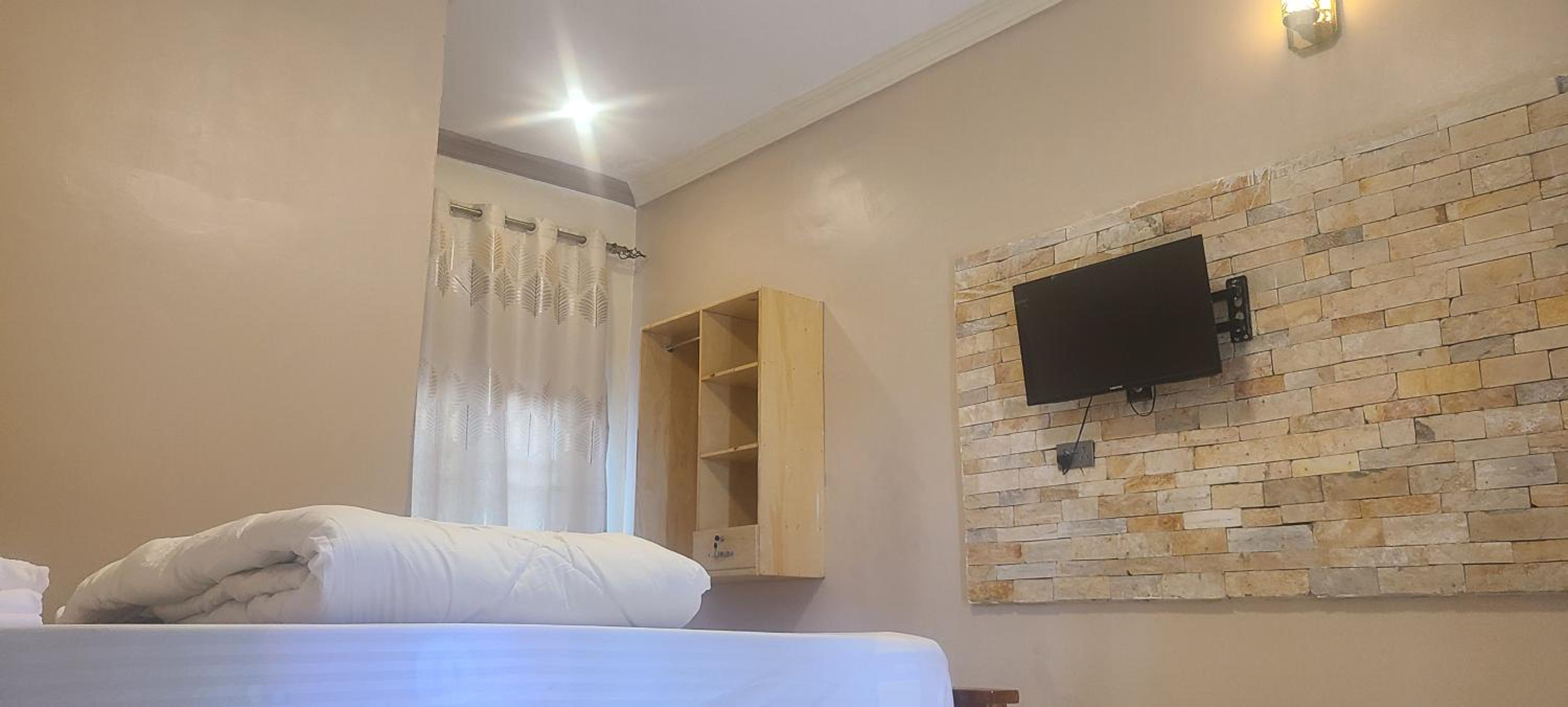 Queen Room photo 1