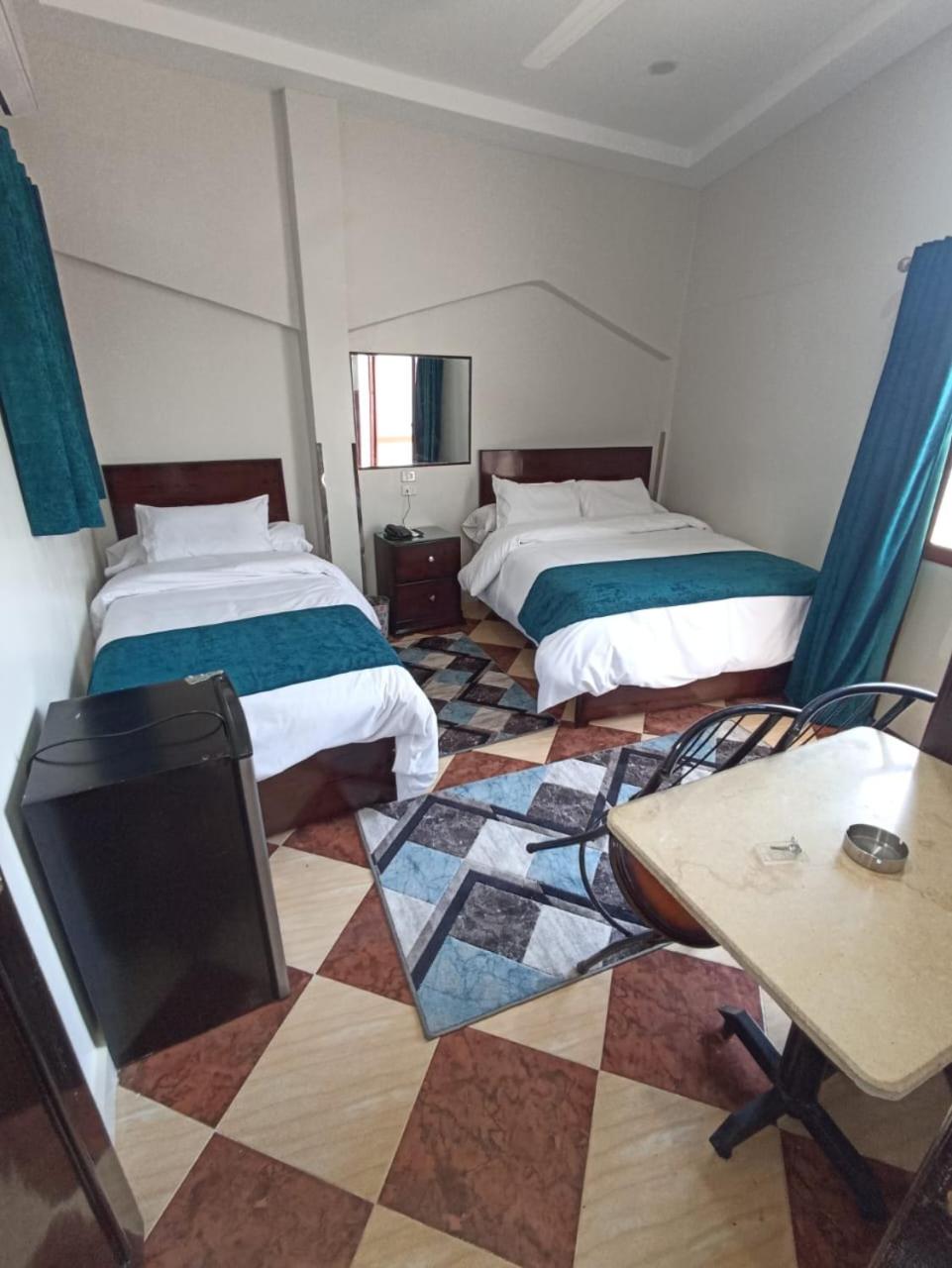 Large Double Room - Photo 1
