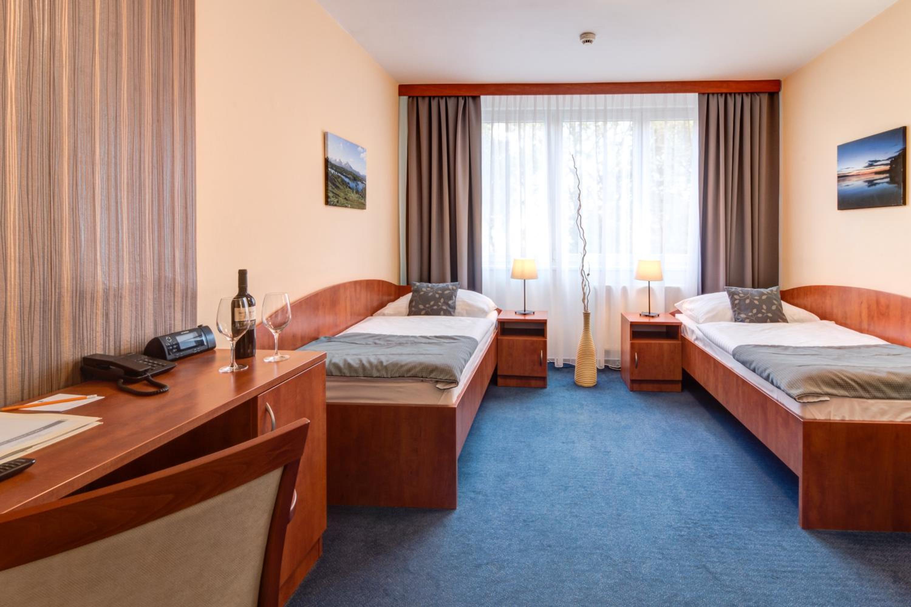 Twin Room - Photo 3