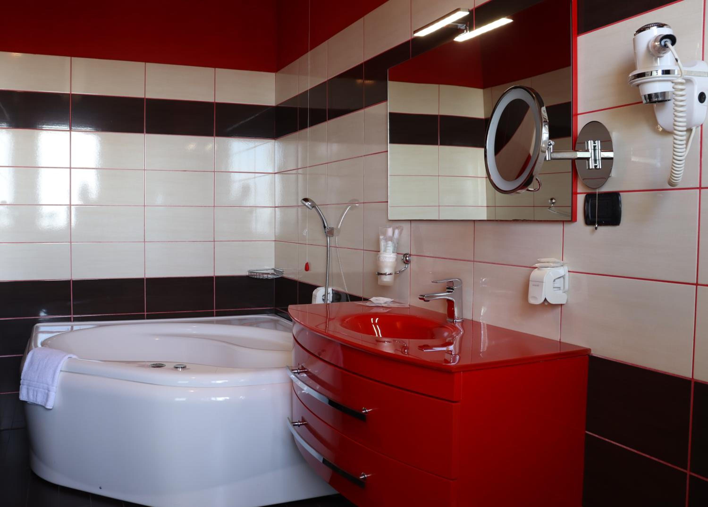 Deluxe Double or Twin Room with Spa Bath photo 2