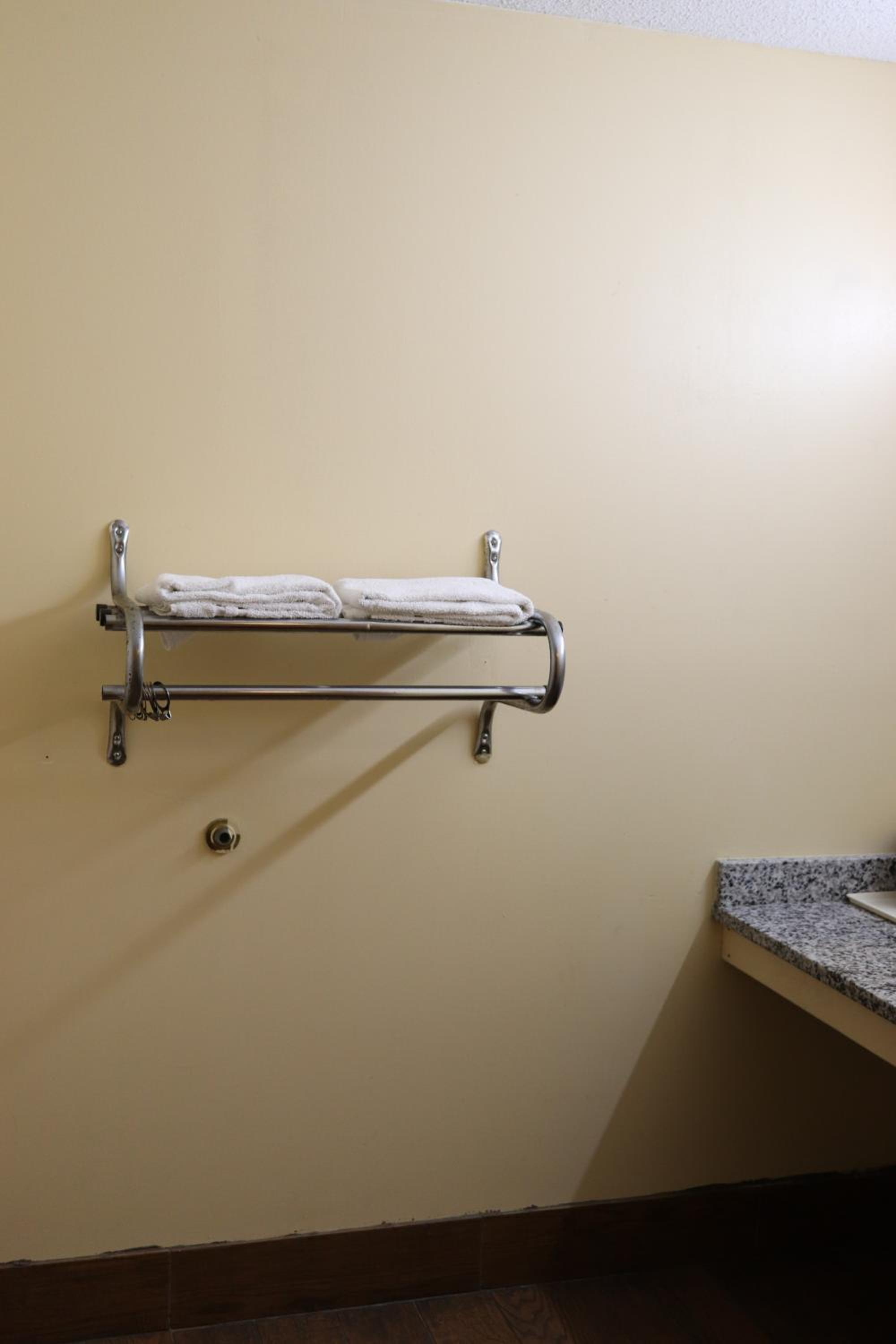 Single Room - Disability Access photo 3