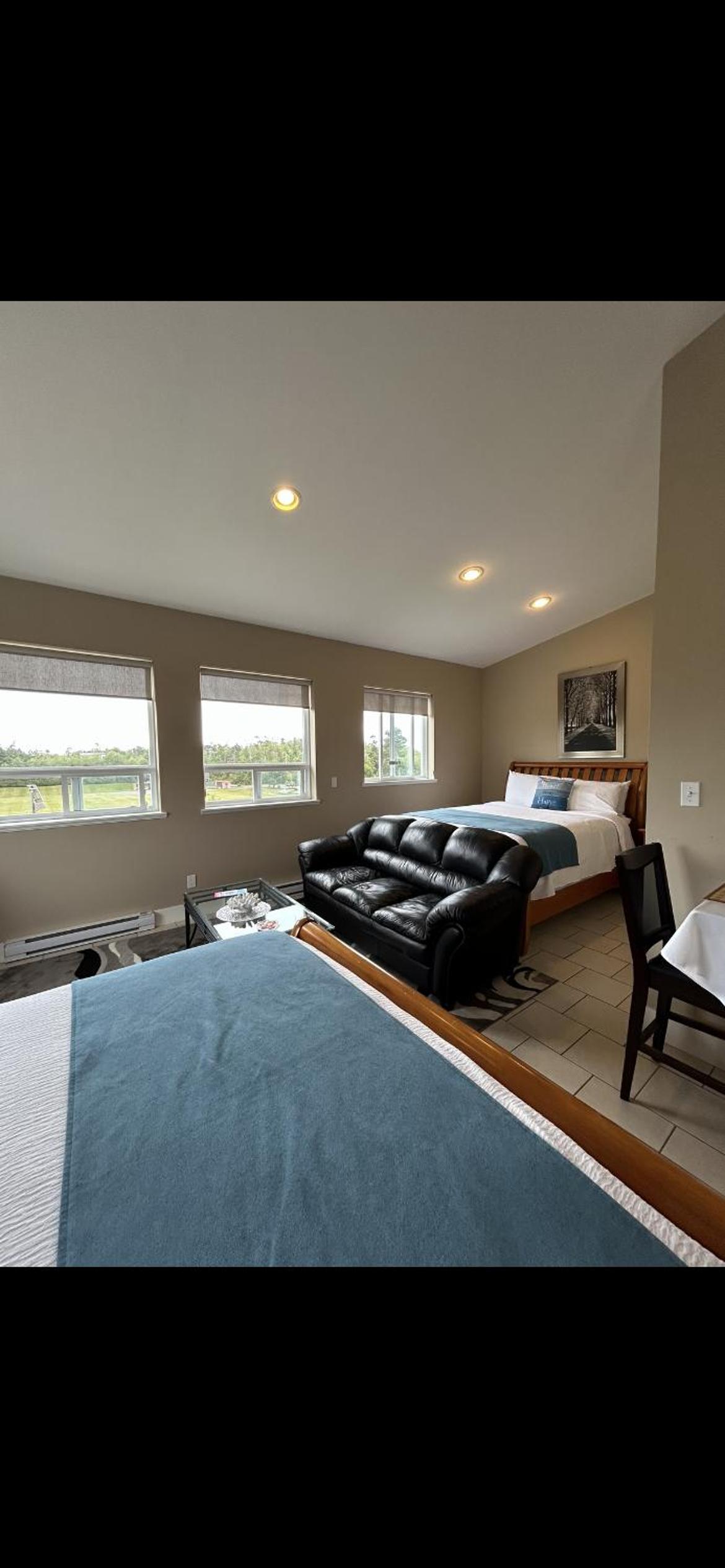 Large Executive Room, Two Large Five Star Double Beds, Living Room , Fireplace, Table & Chairs, Second Floor (Adults Only - No Pets) photo 1