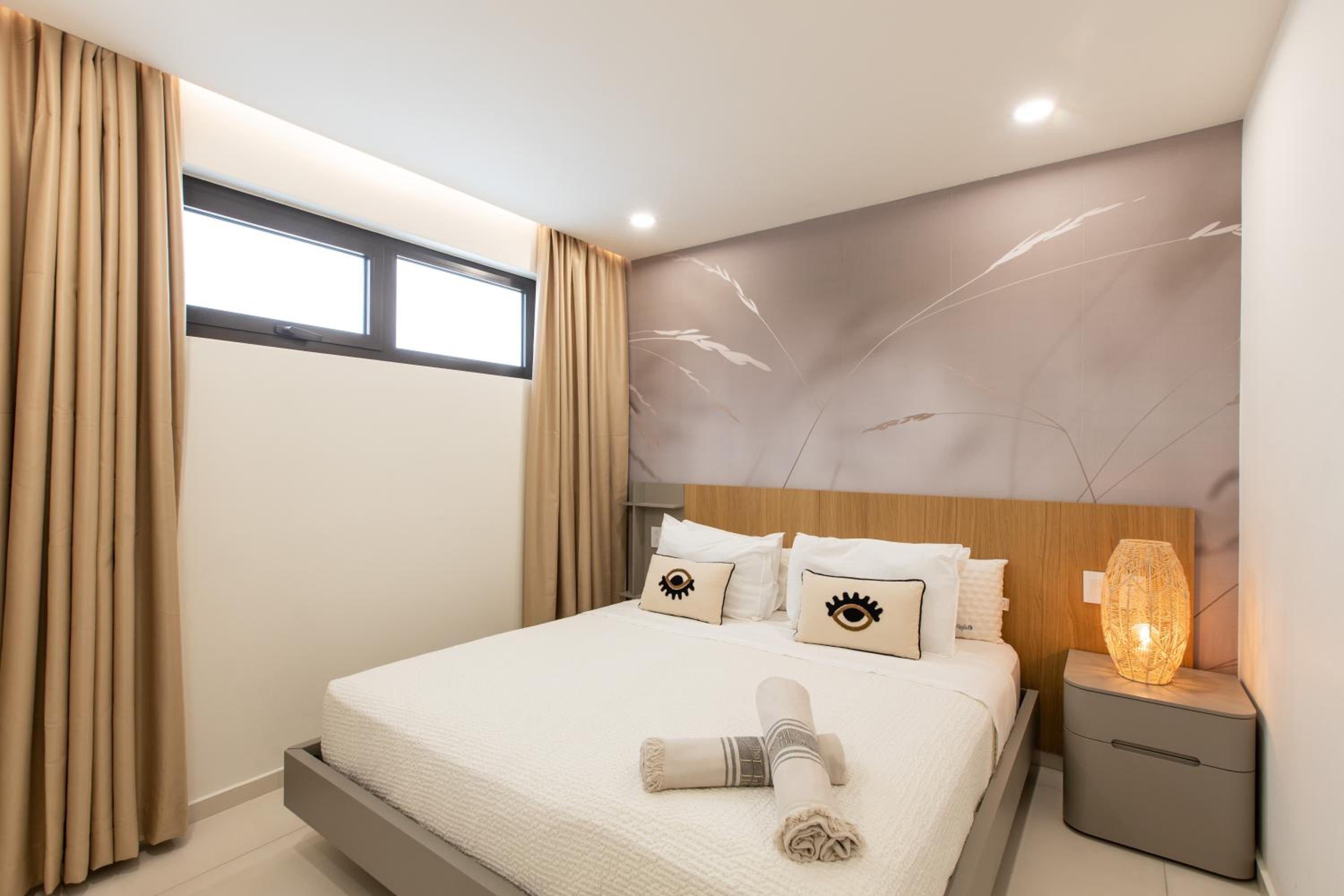 One-Bedroom Apartment with Balcony