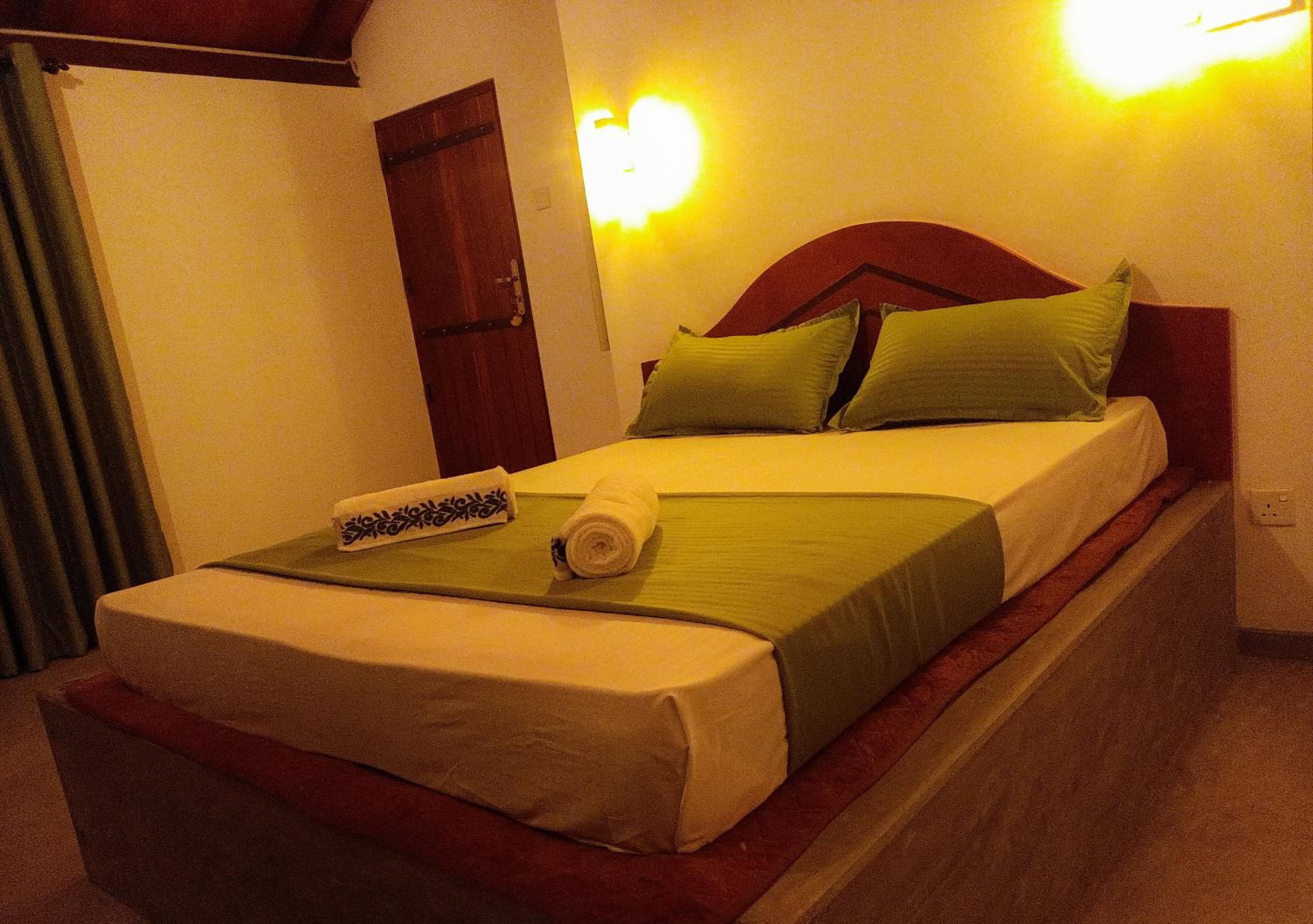 Deluxe Double or Twin Room with Mountain View