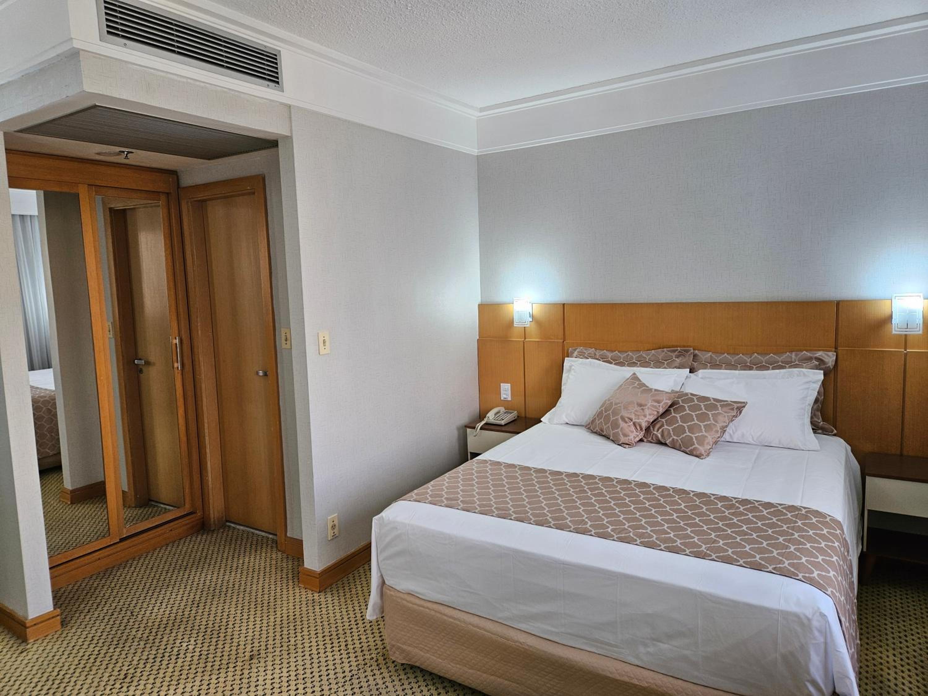 Deluxe Queen Room photo 2