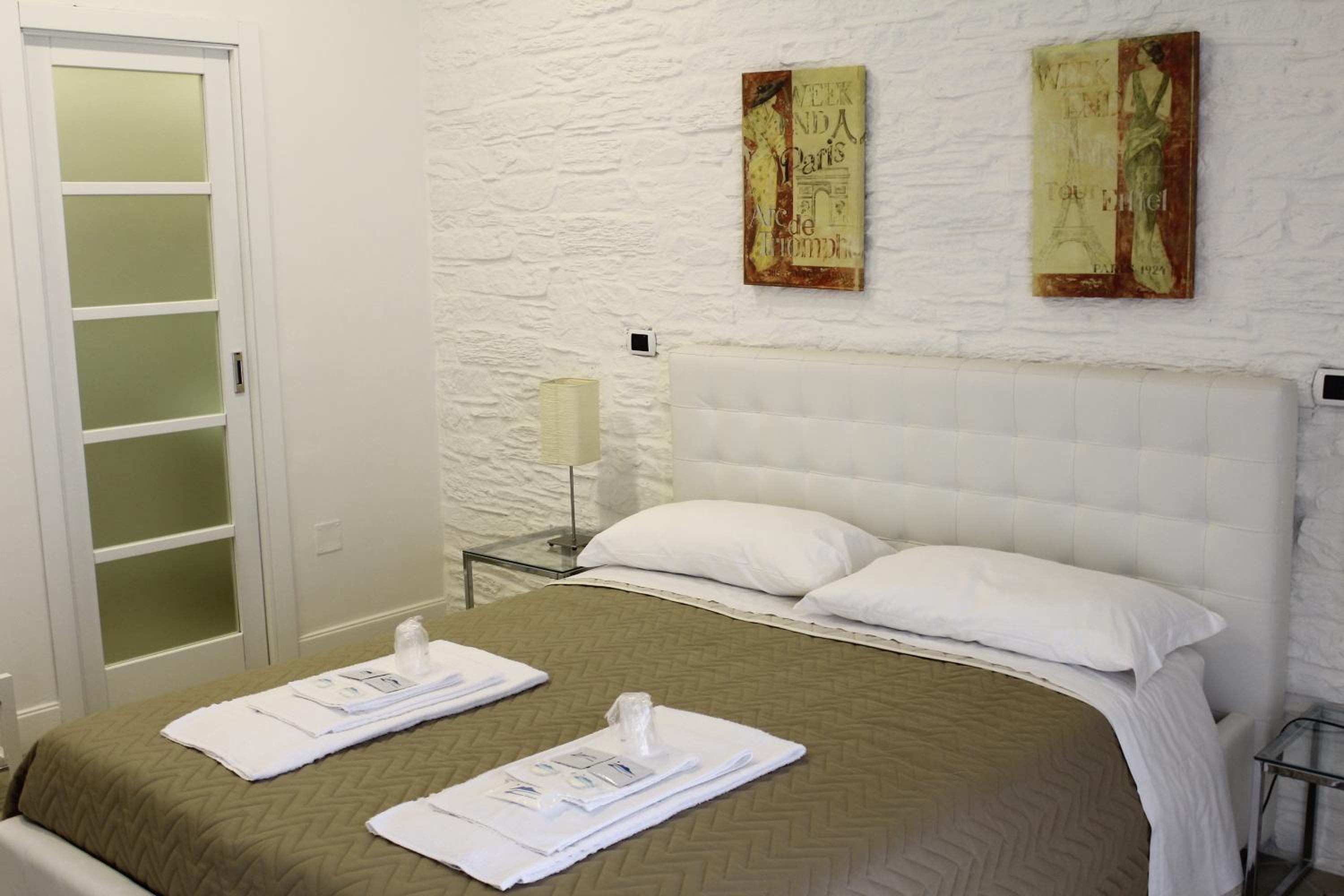 Double Room with Private Bathroom photo 2
