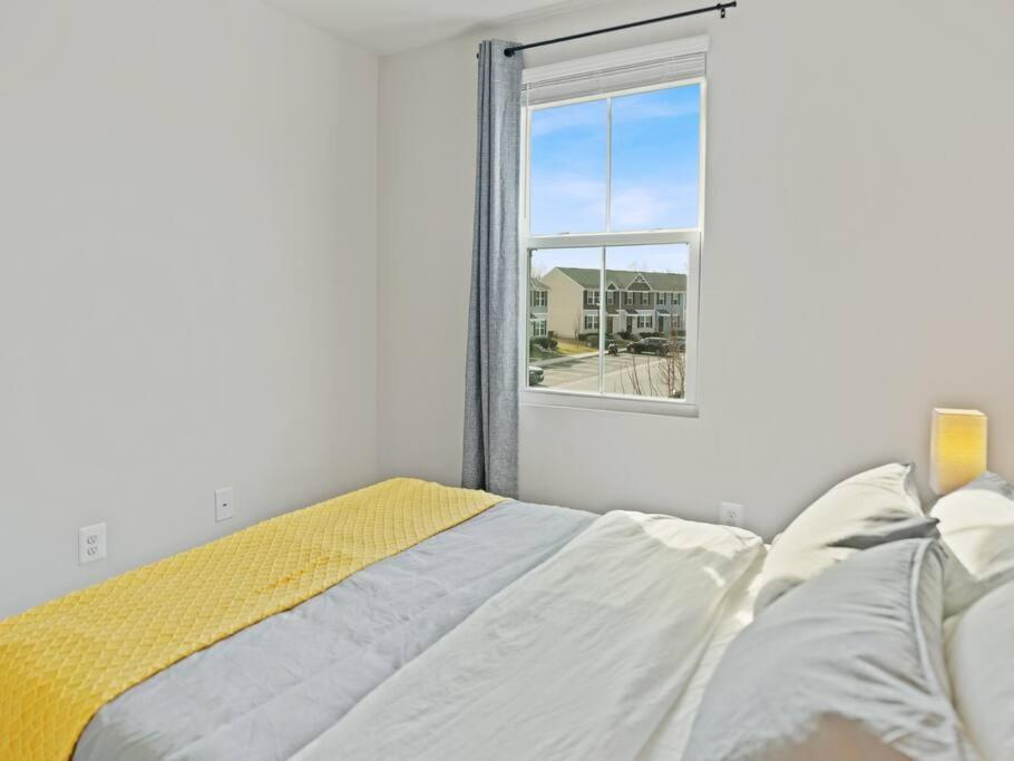 Three-Bedroom Apartment photo 2