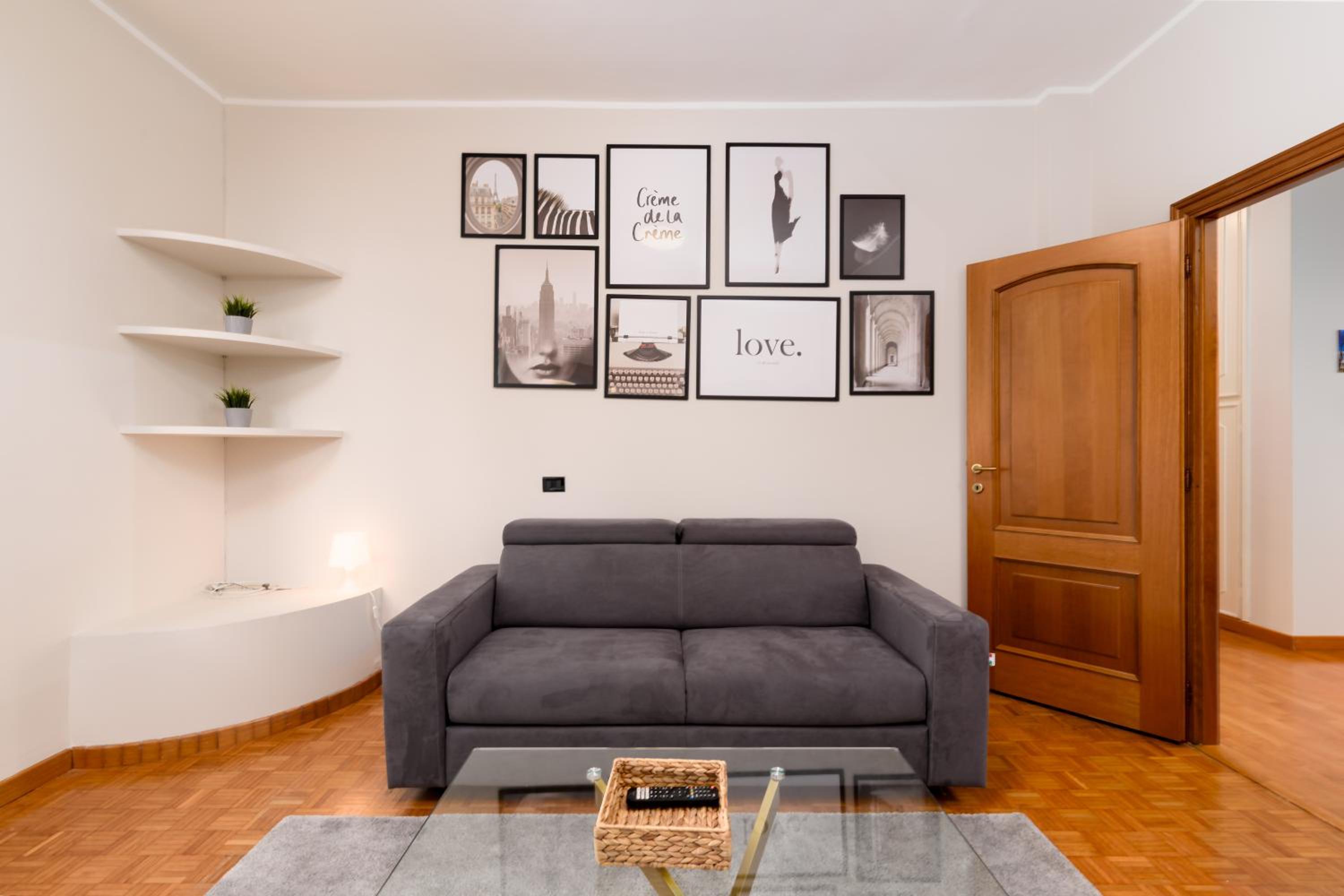 One-Bedroom Apartment photo 1
