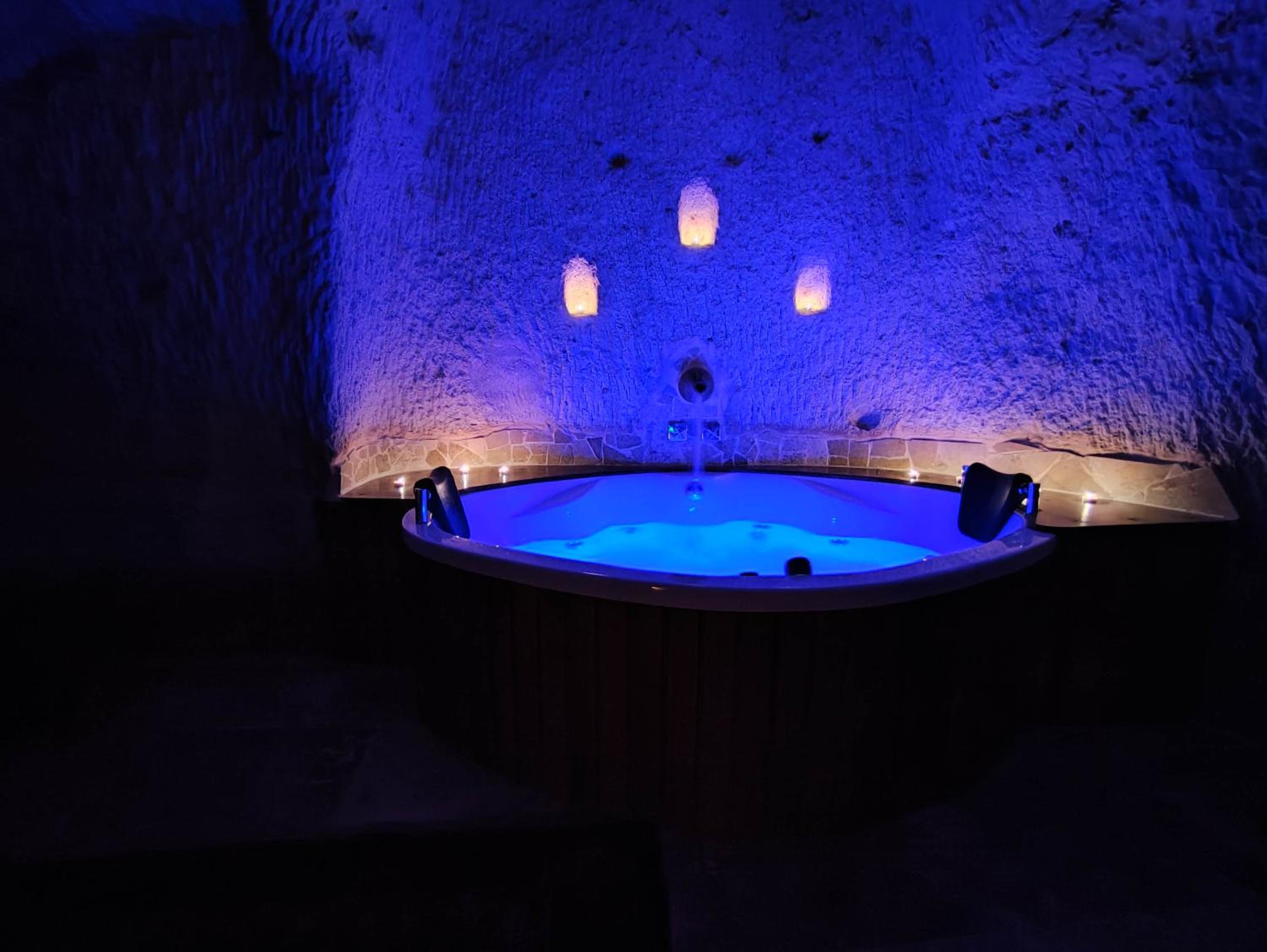Queen Room with Spa Bath - Photo 8