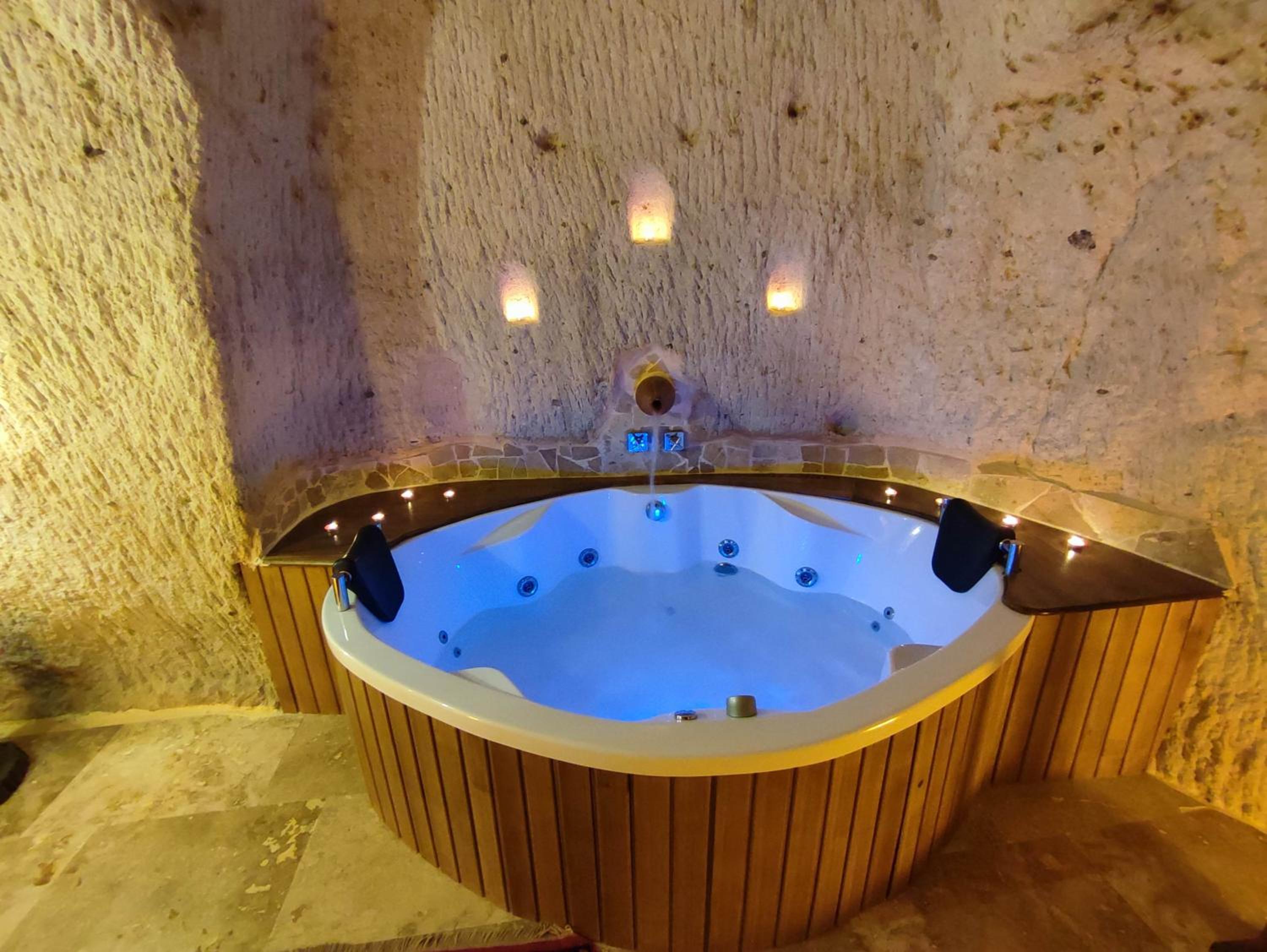Queen Room with Spa Bath - Photo 7