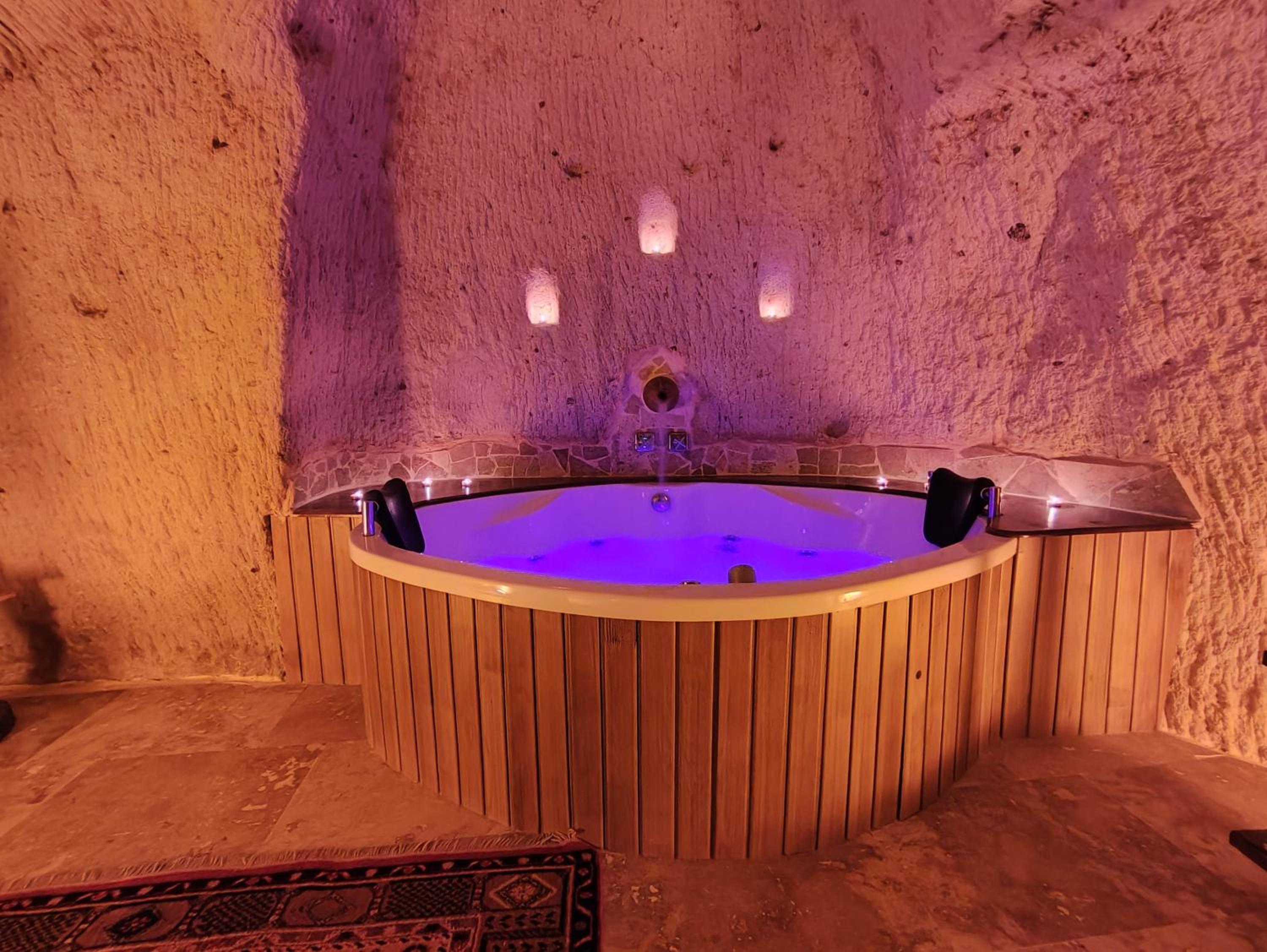 Queen Room with Spa Bath - Photo 4