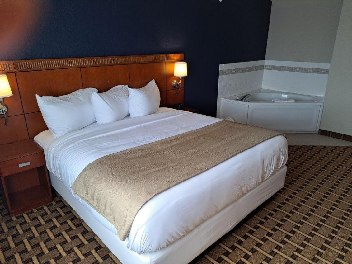 King Suite with Spa Bath photo 2