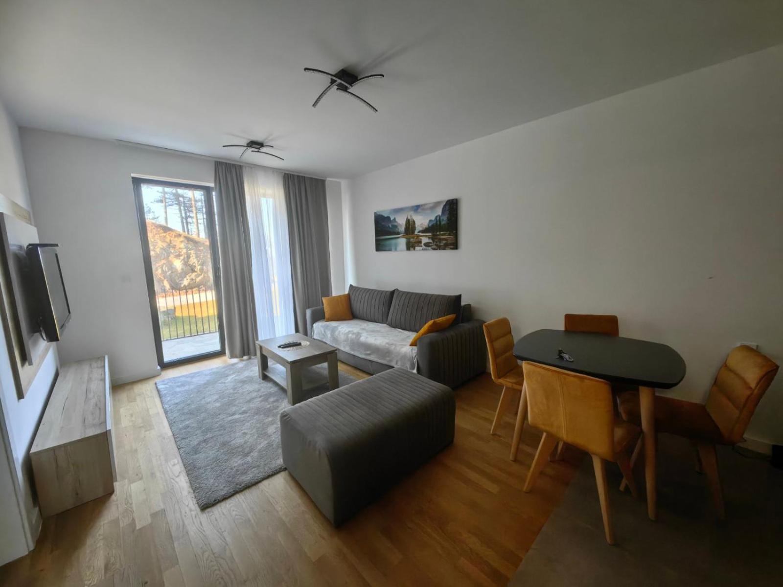 One-Bedroom Apartment photo 1