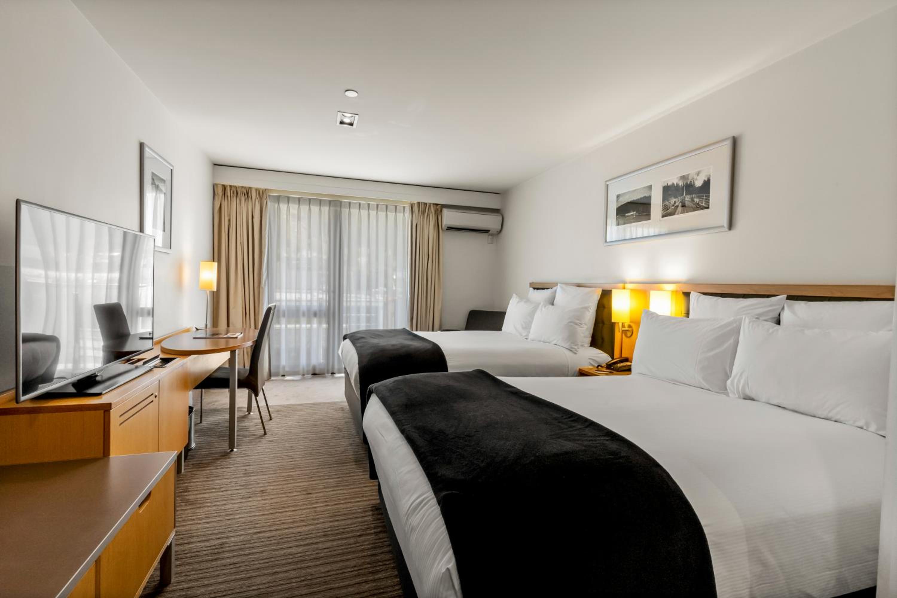 Standard Room with Two Double Beds - Photo 1