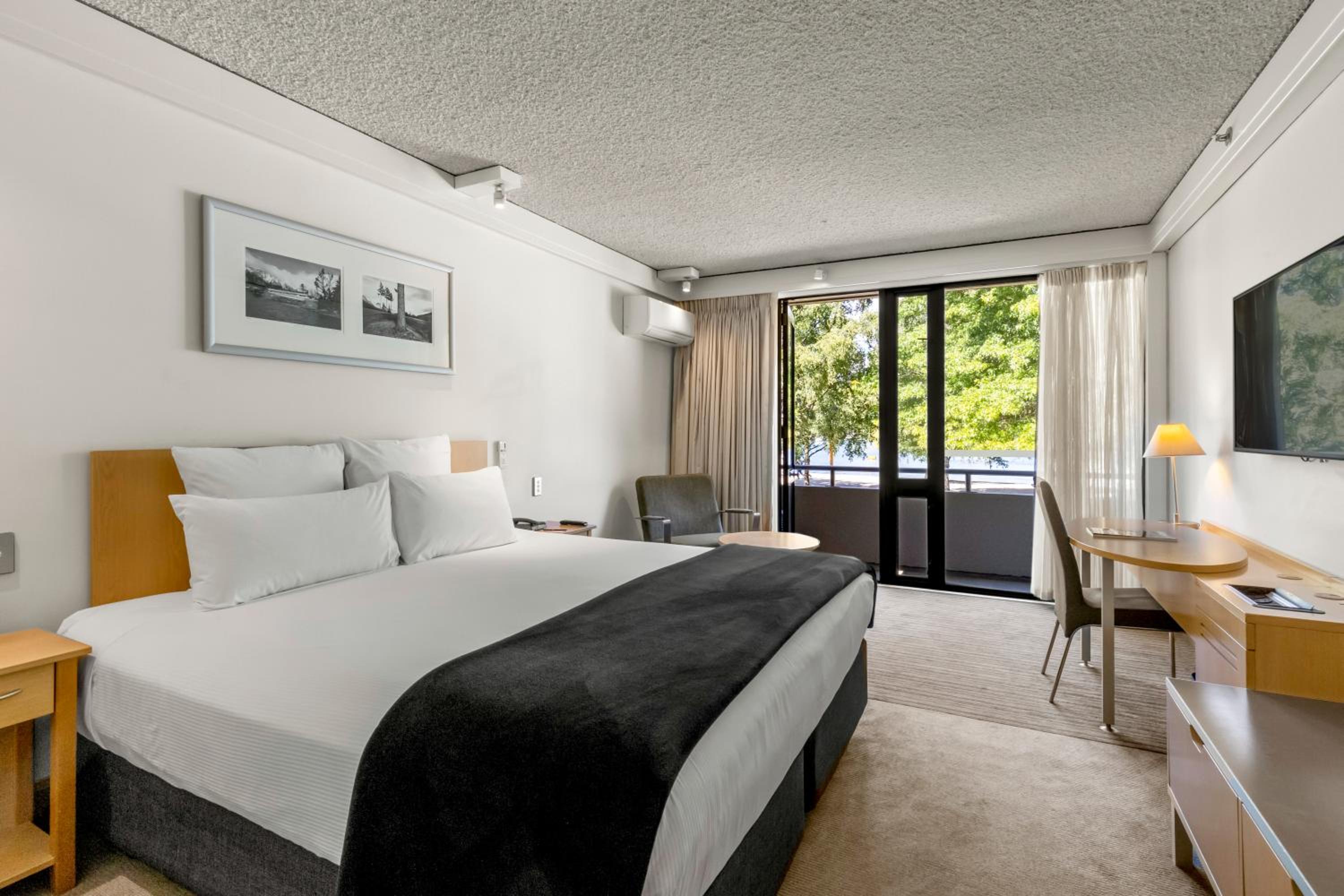 Lakeside King Room - Photo 1
