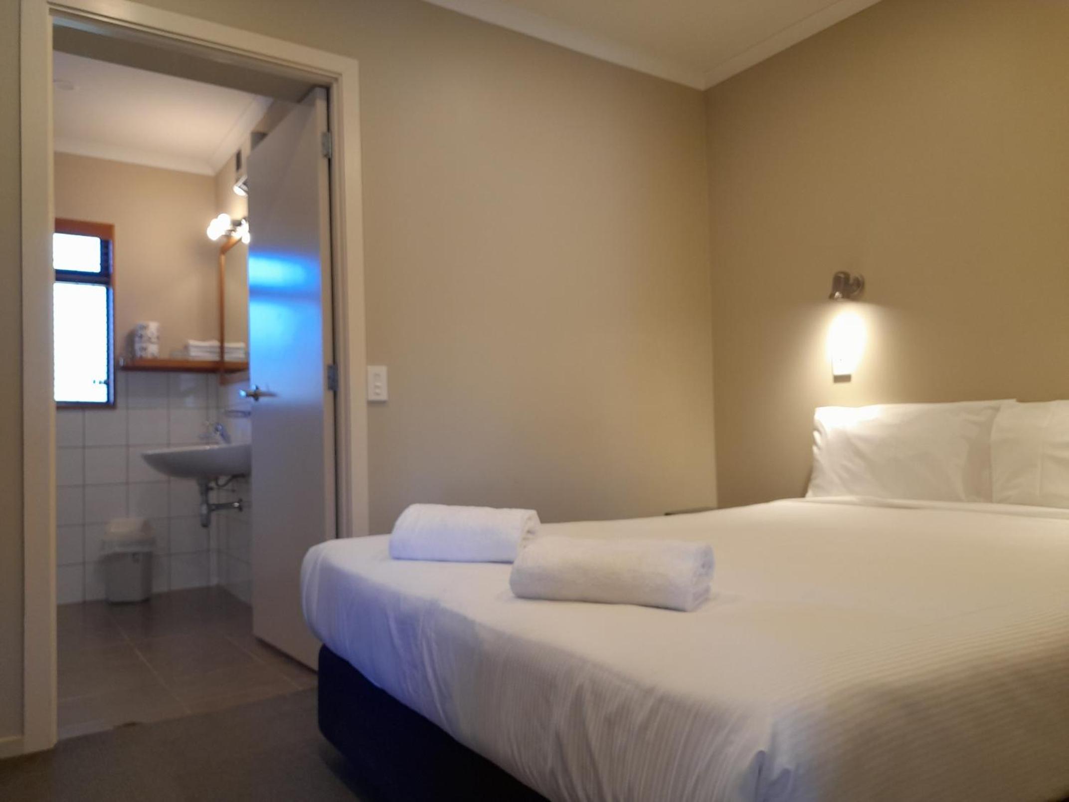 Queen Room with Two Queen Beds - Disability Access photo 2